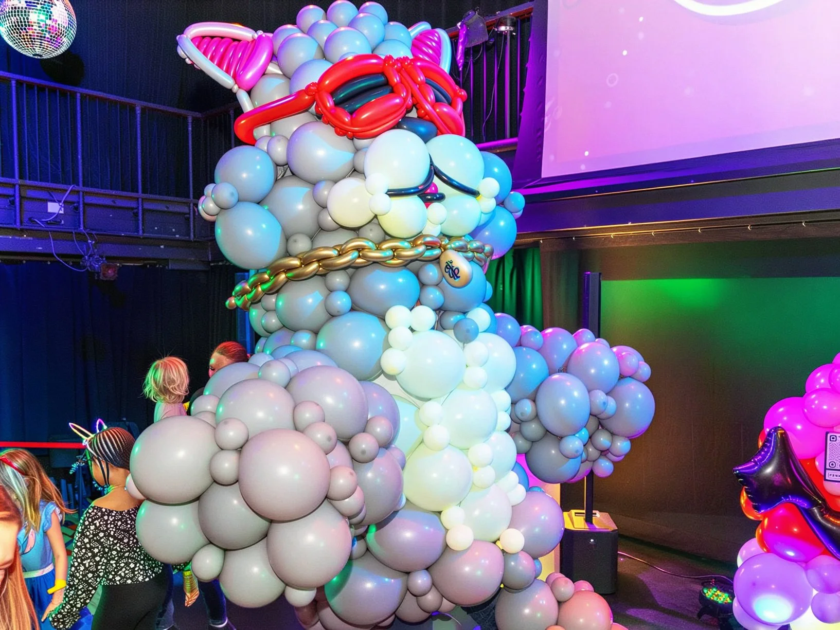 The Fam Jam balloon cat