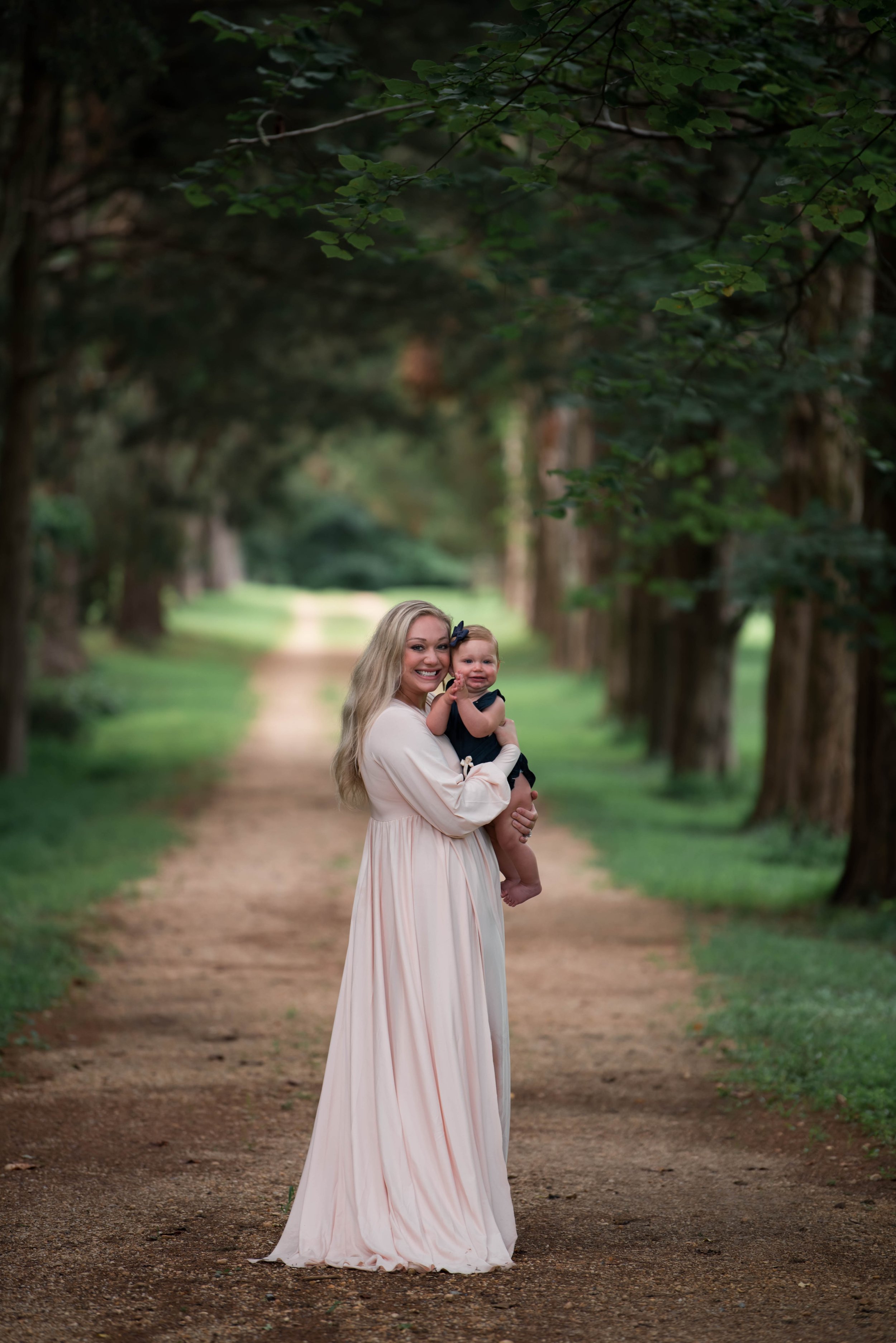 Southern Maryland Traditional Style Motherhood Photo Session