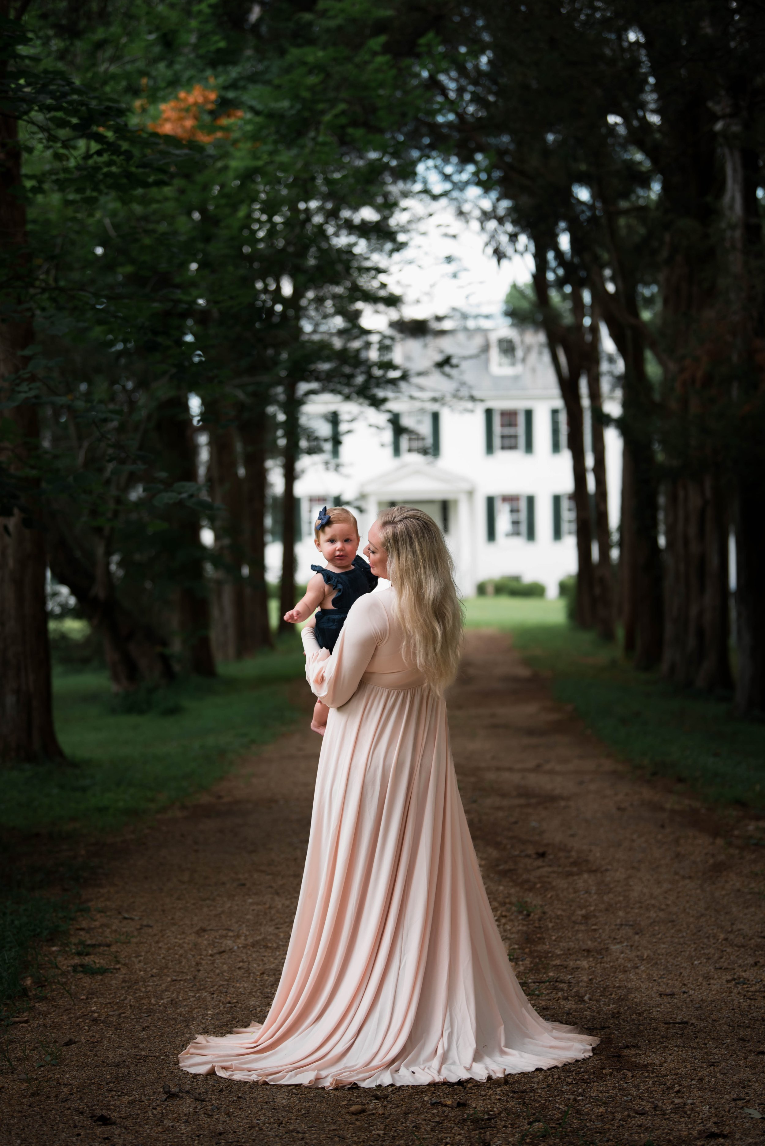 Antebellum Mansion photo shoot traditional motherhood session