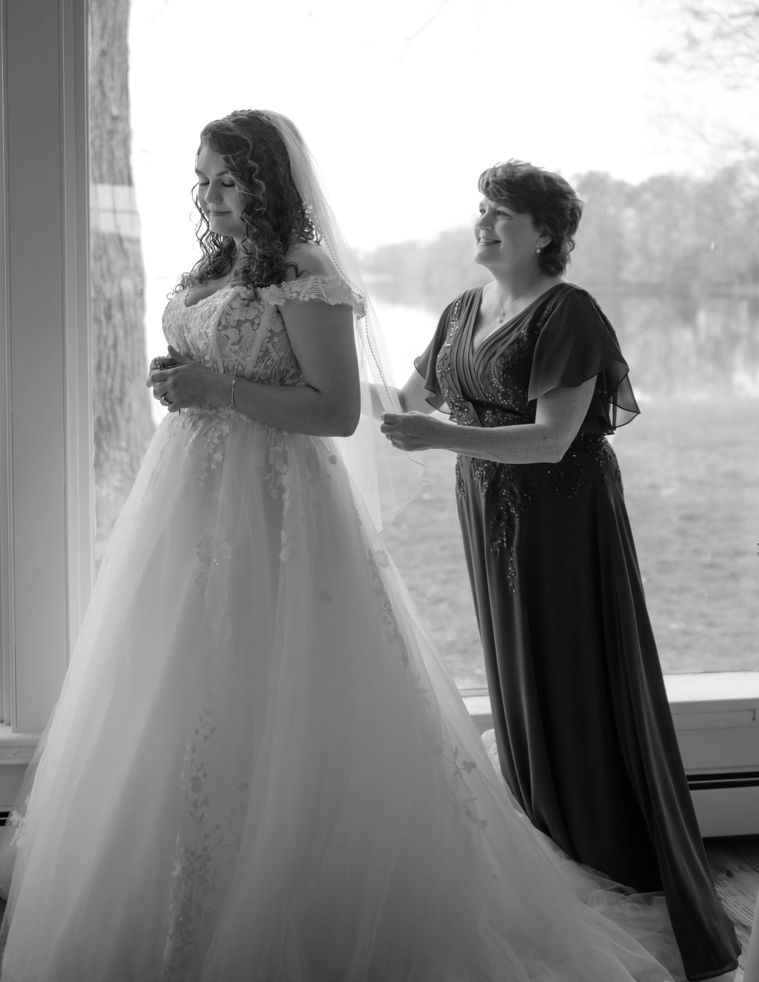 Maggie +Getting Ready - Woodlawn-40.jpg
