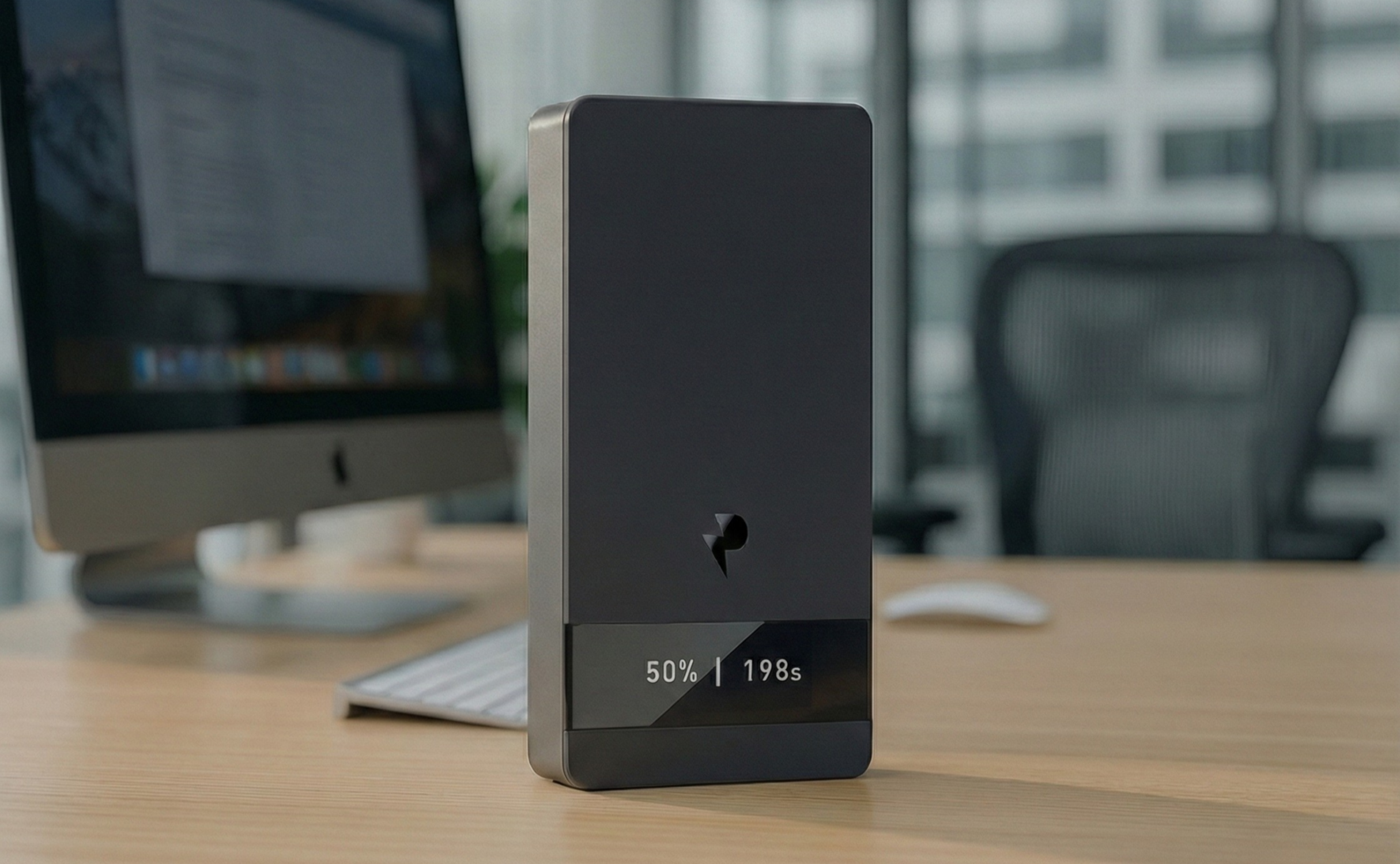 Pulsoniq 7 portable power bank for fast laptop charging between meetings.