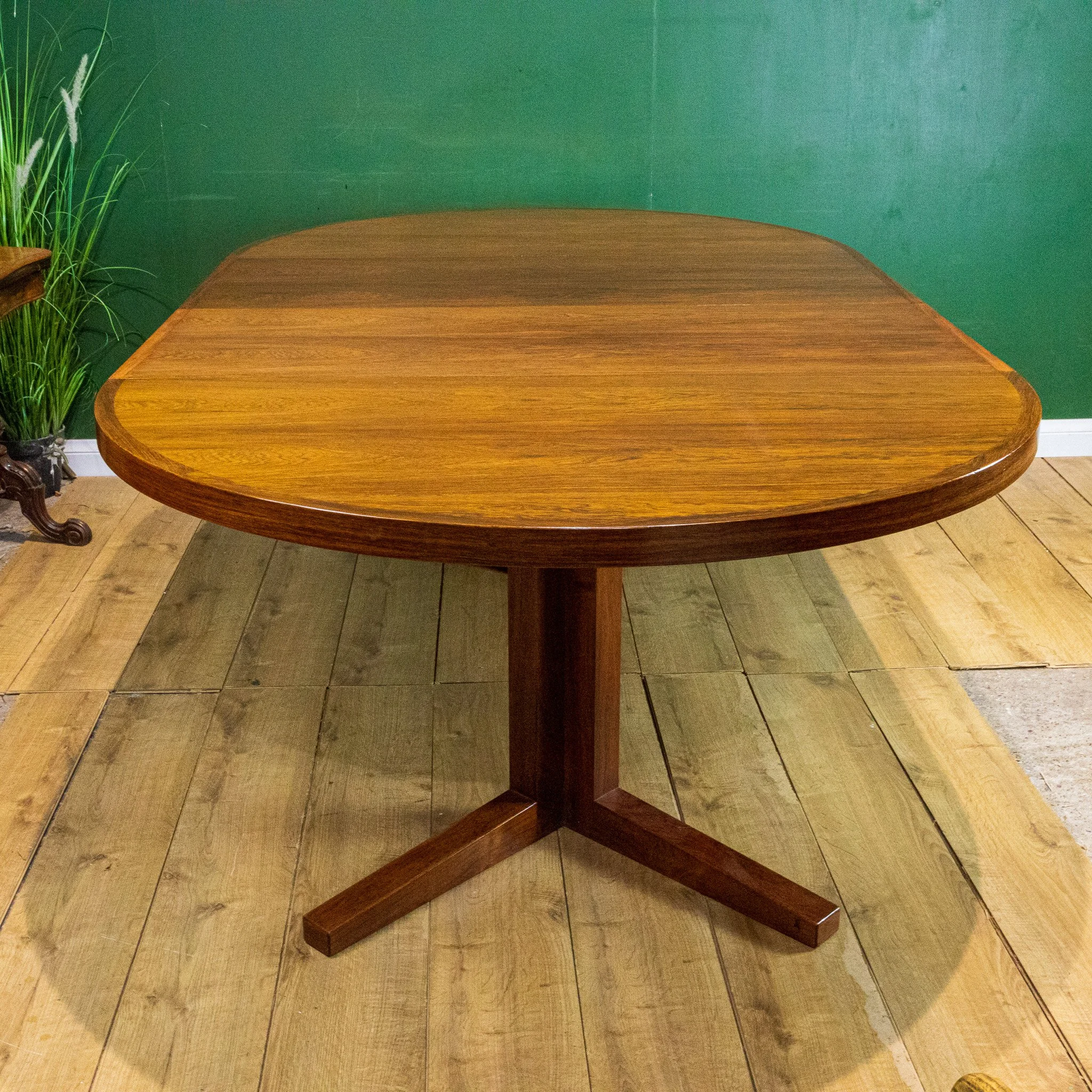 Round Extending Rosewood Dining Table by John Mortensen for Heltborg Møbler