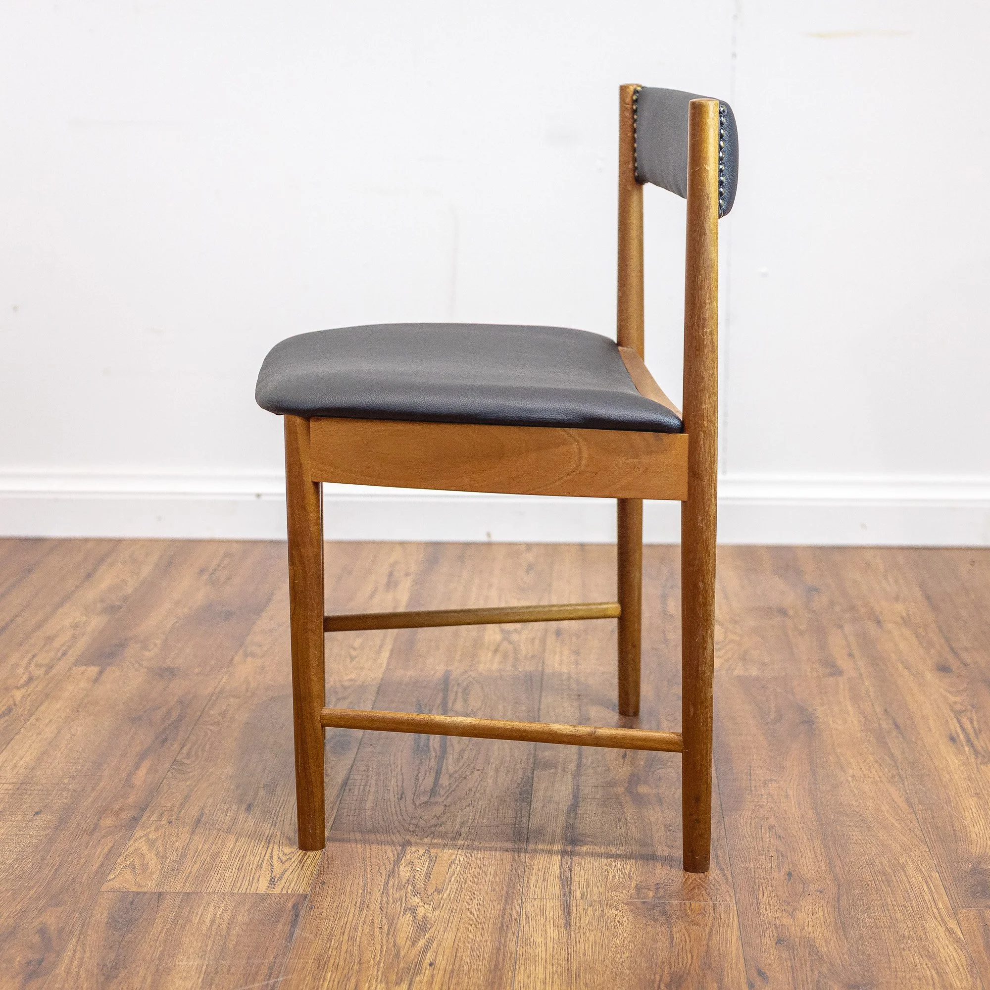 11 - Mcintosh 9533 Teak 6x Dining Chairs -9.jpg