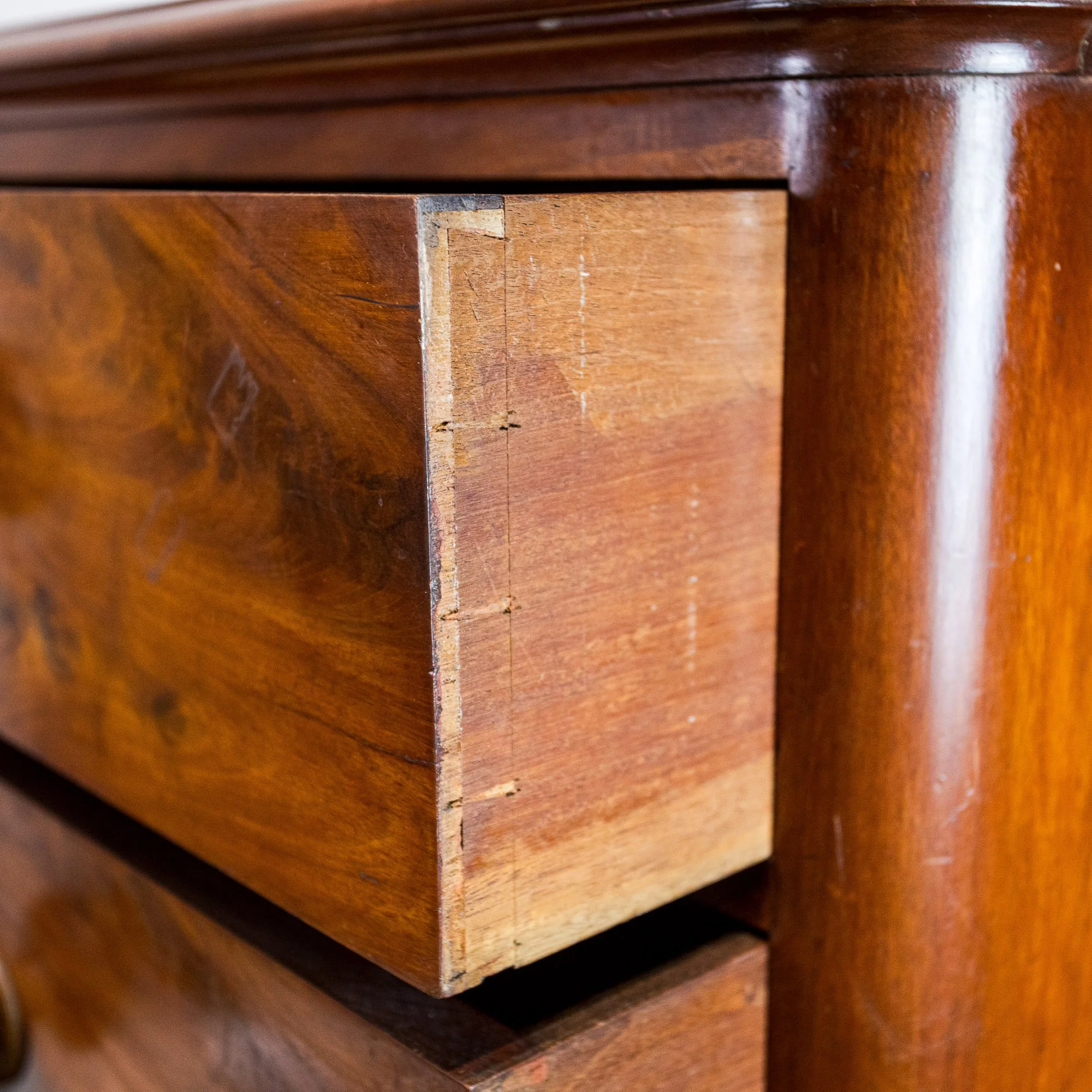 Victorian Flamed Mahogany Chest of 5 Drawers