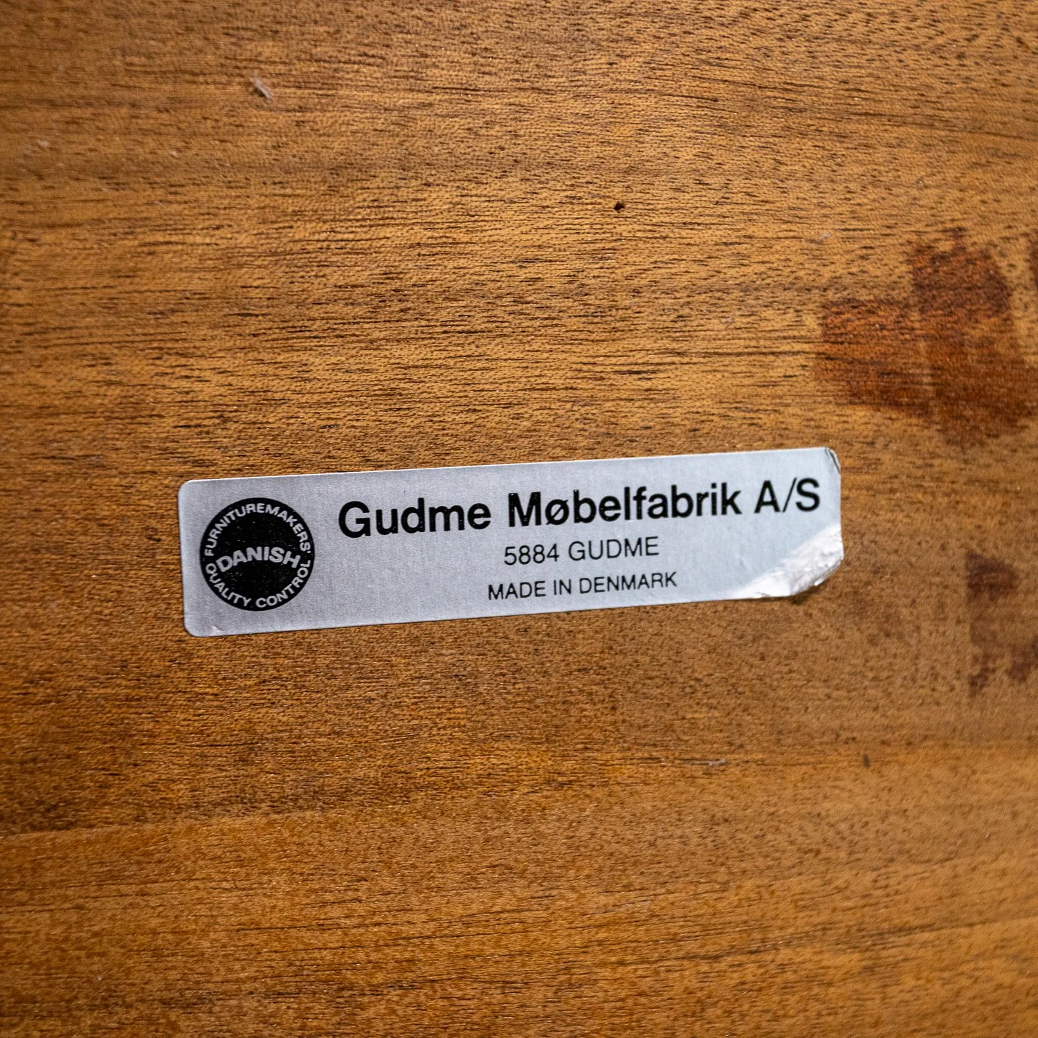 Gudme Møbelfabrik Rosewood Round Extending Dining Table