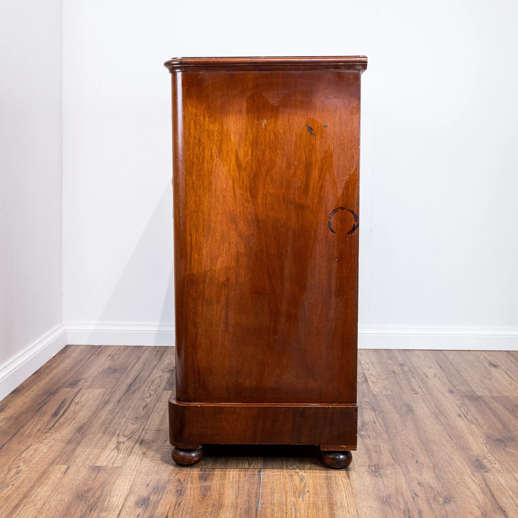 Victorian Flamed Mahogany Chest of 5 Drawers