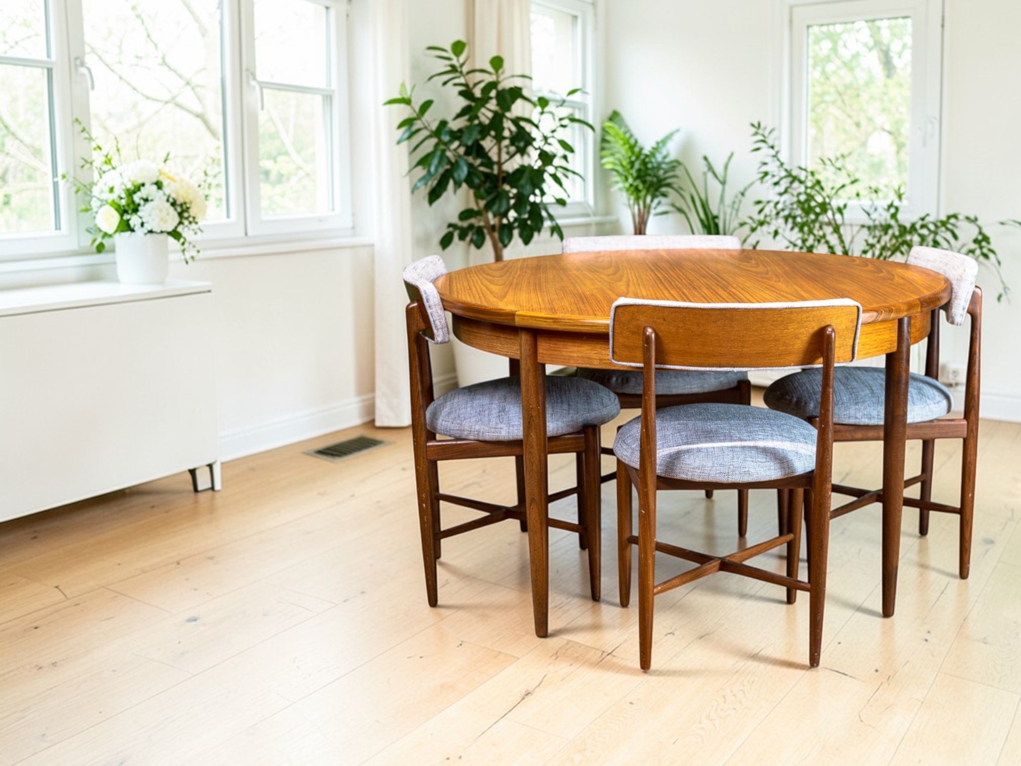 Small Dining Room? The Furniture That Makes Small Spaces Work