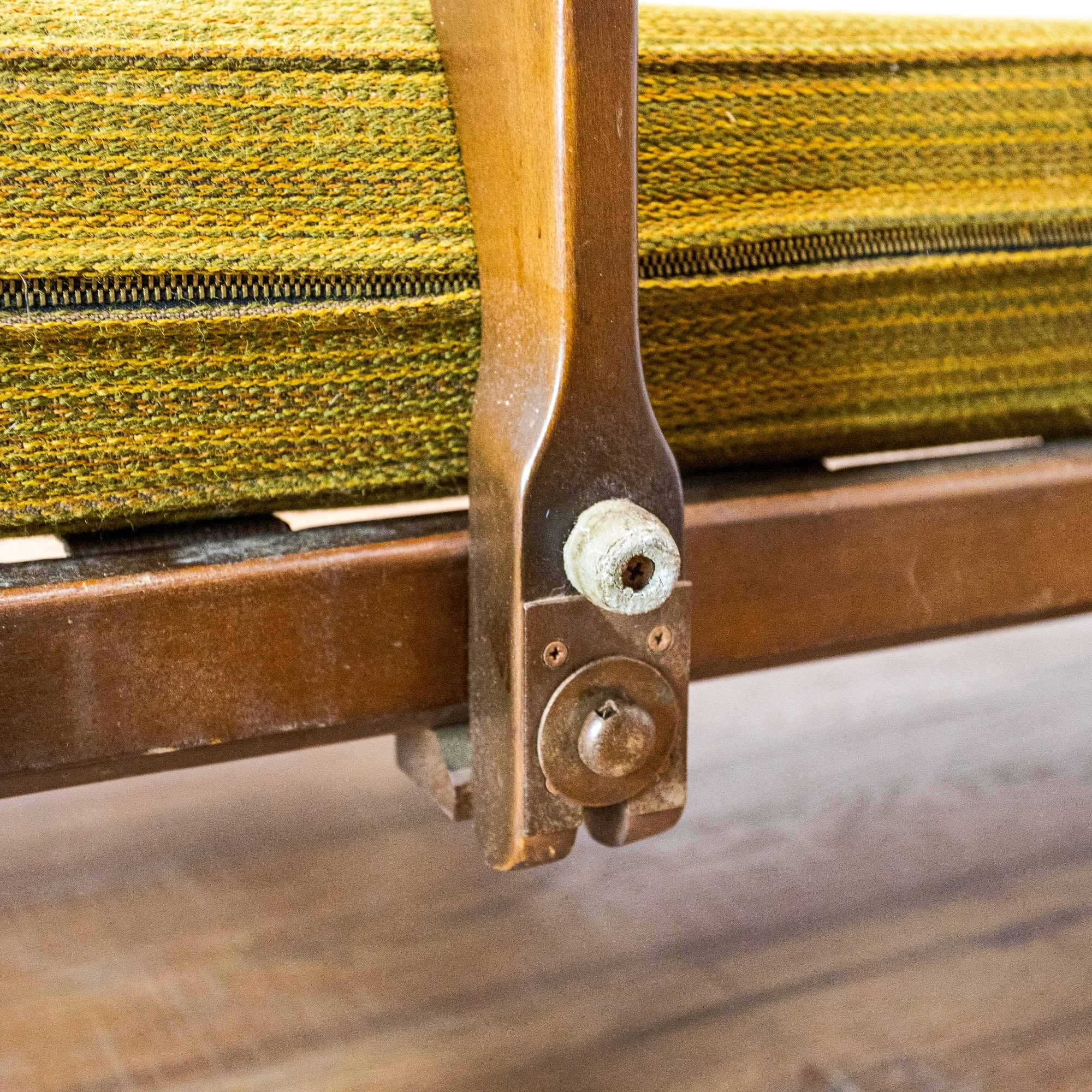 Ercol Studio Couch / Daybed in Brown