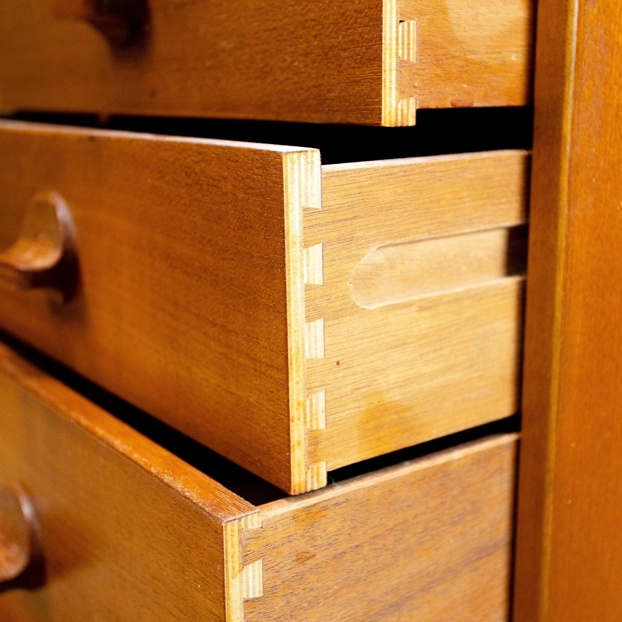 Stag Cantana Chest of 8 Drawers