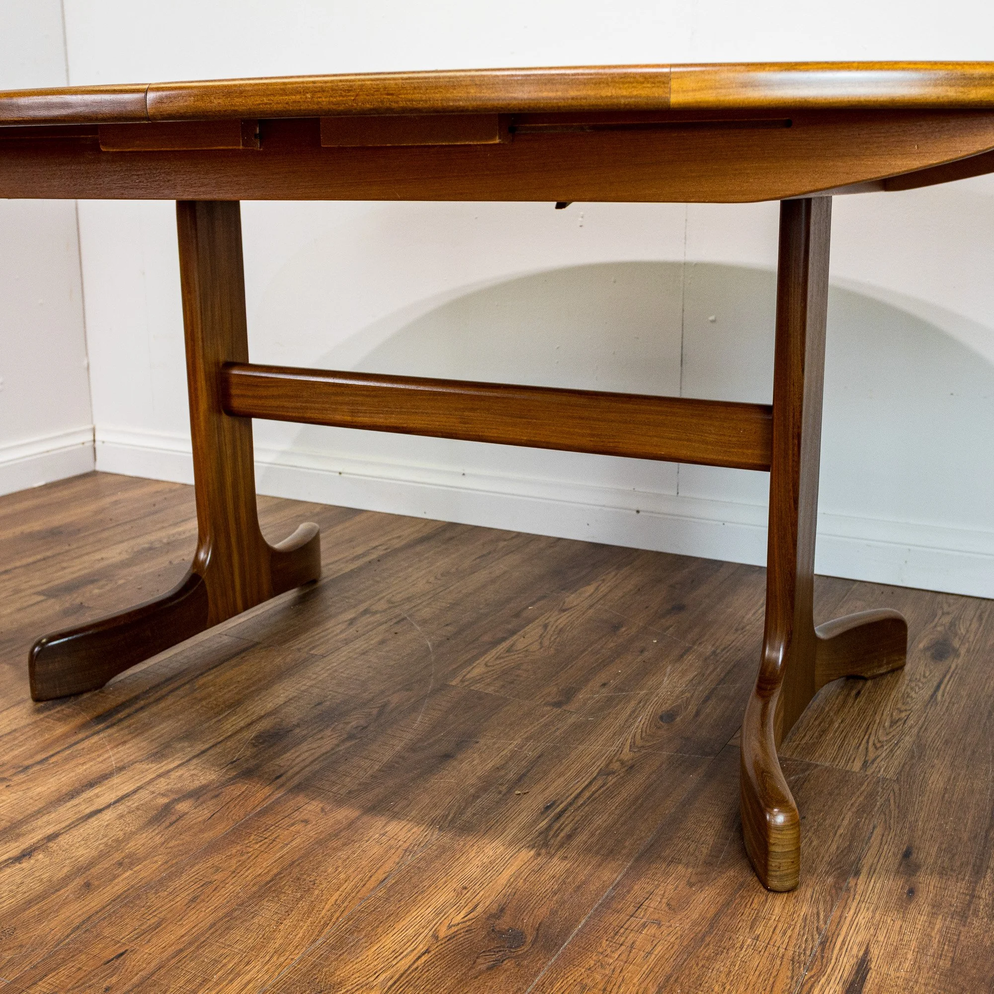 G Plan Fresco Oval 'Whale Tail' Extending Dining Table