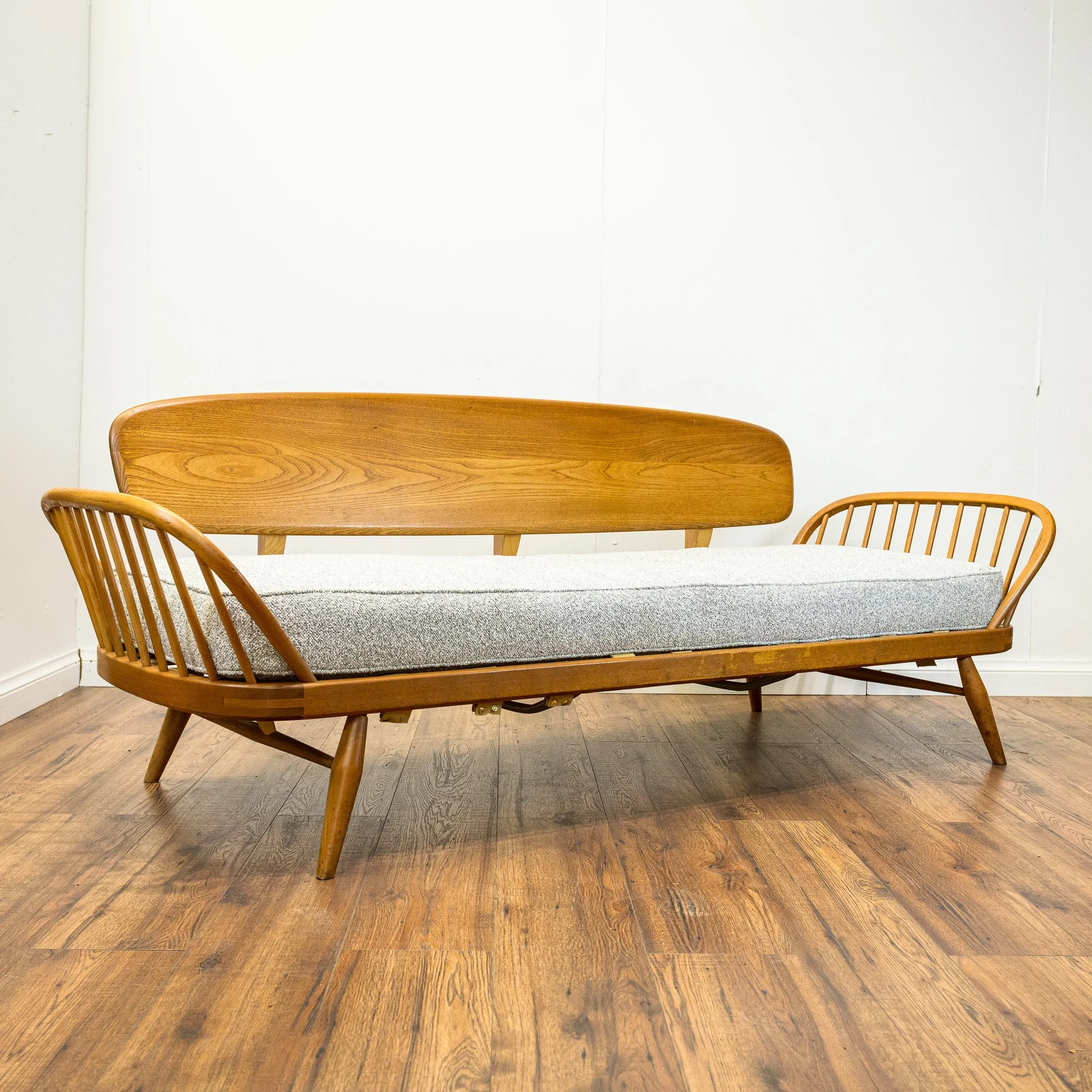 Ercol Model 355 Blonde Elm Studio Couch / Daybed
