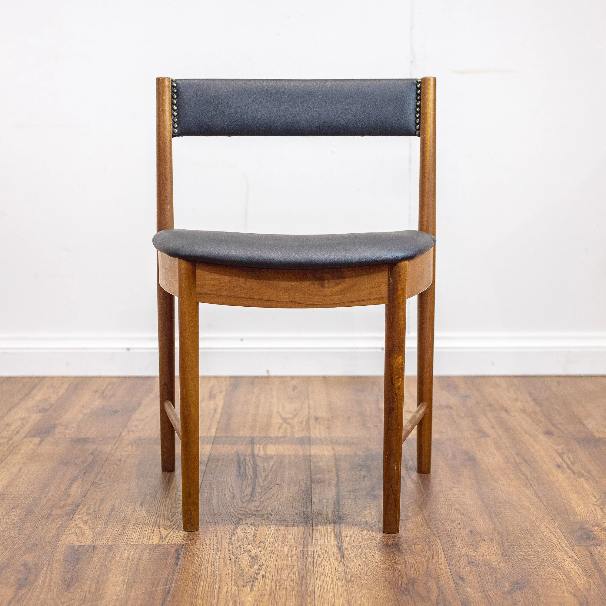 11 - Mcintosh 9533 Teak 6x Dining Chairs -8.jpg