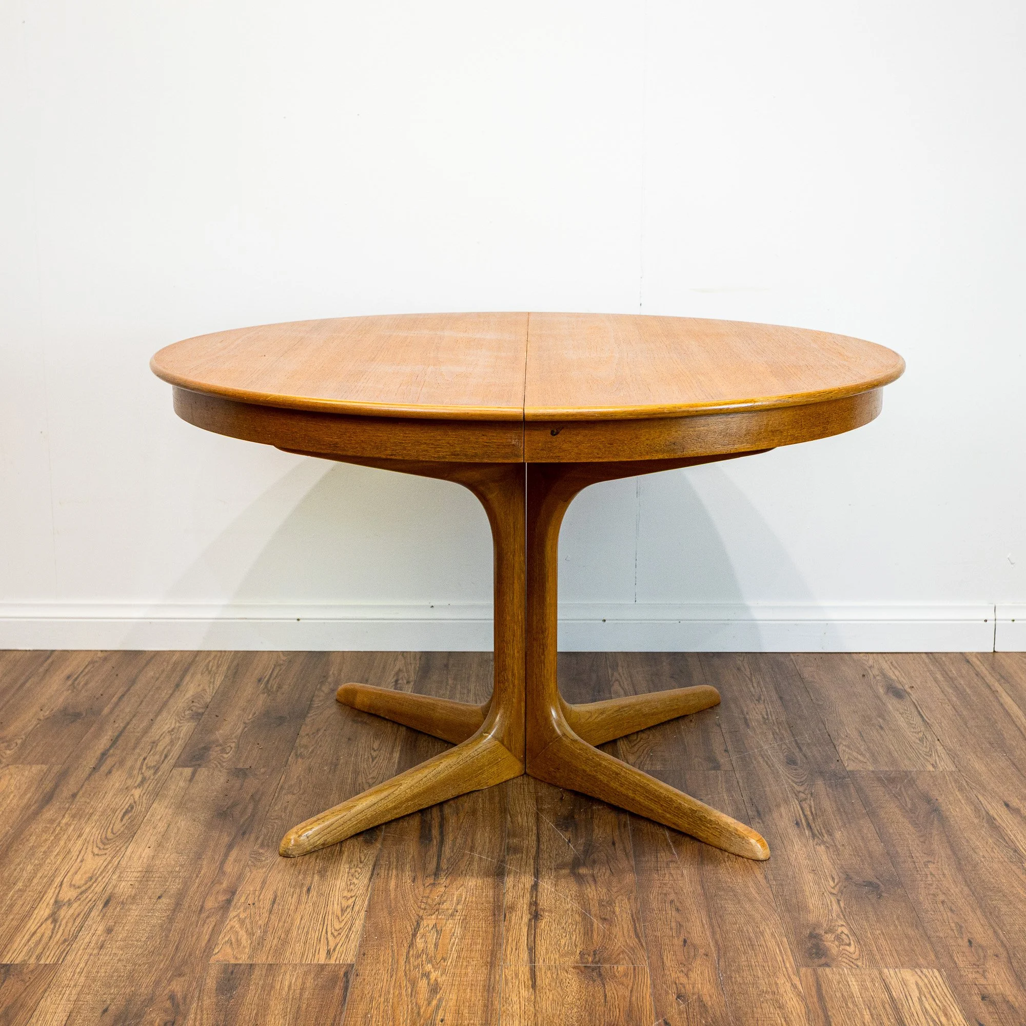 Gudme Mobelfabrik Model 451 Round Teak Extending Dining Table