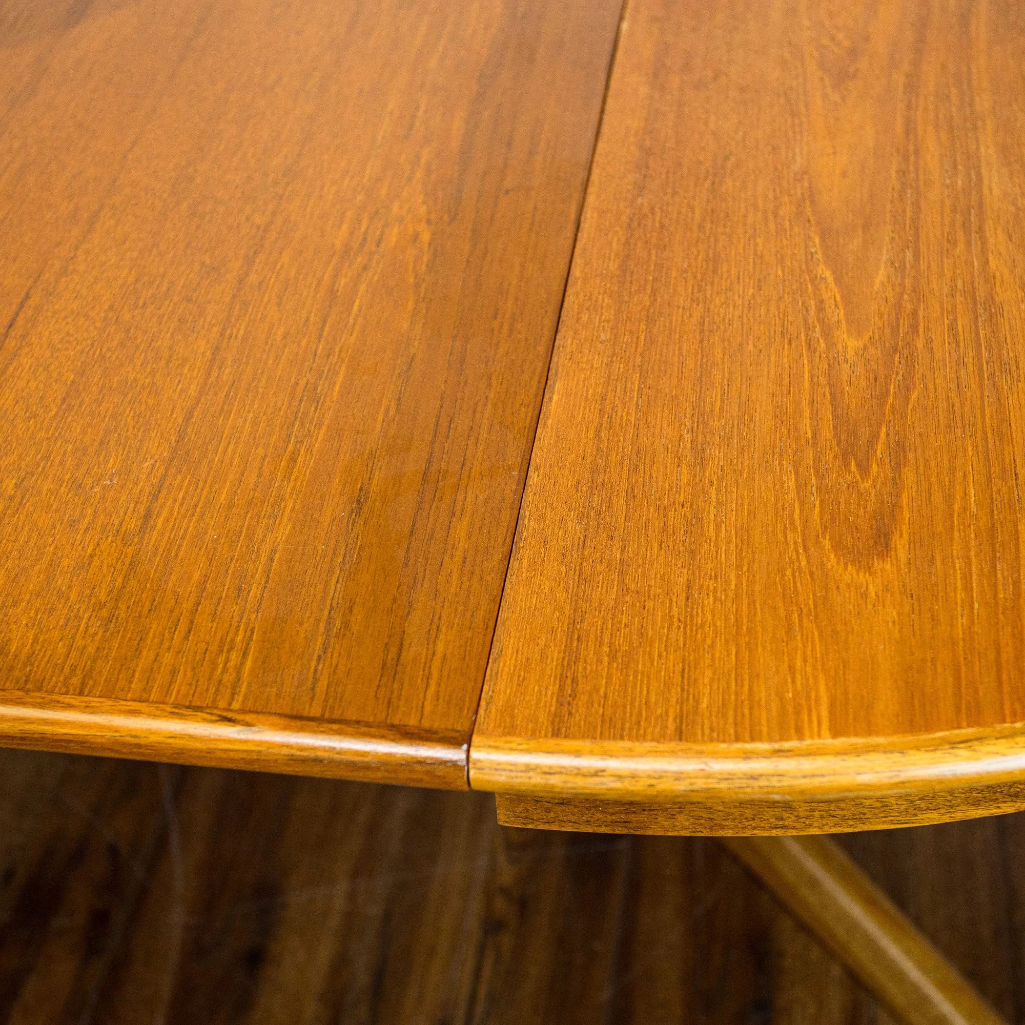 Gudme Mobelfabrik Model 451 Round Teak Extending Dining Table