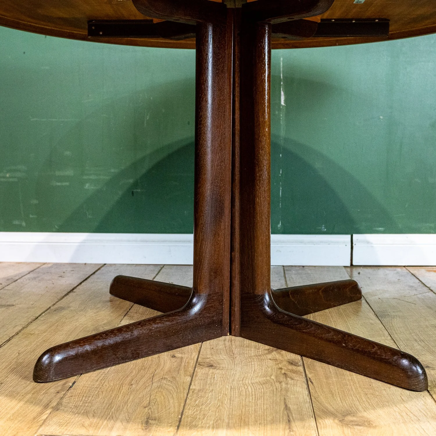 Gudme Møbelfabrik Rosewood Round Extending Dining Table
