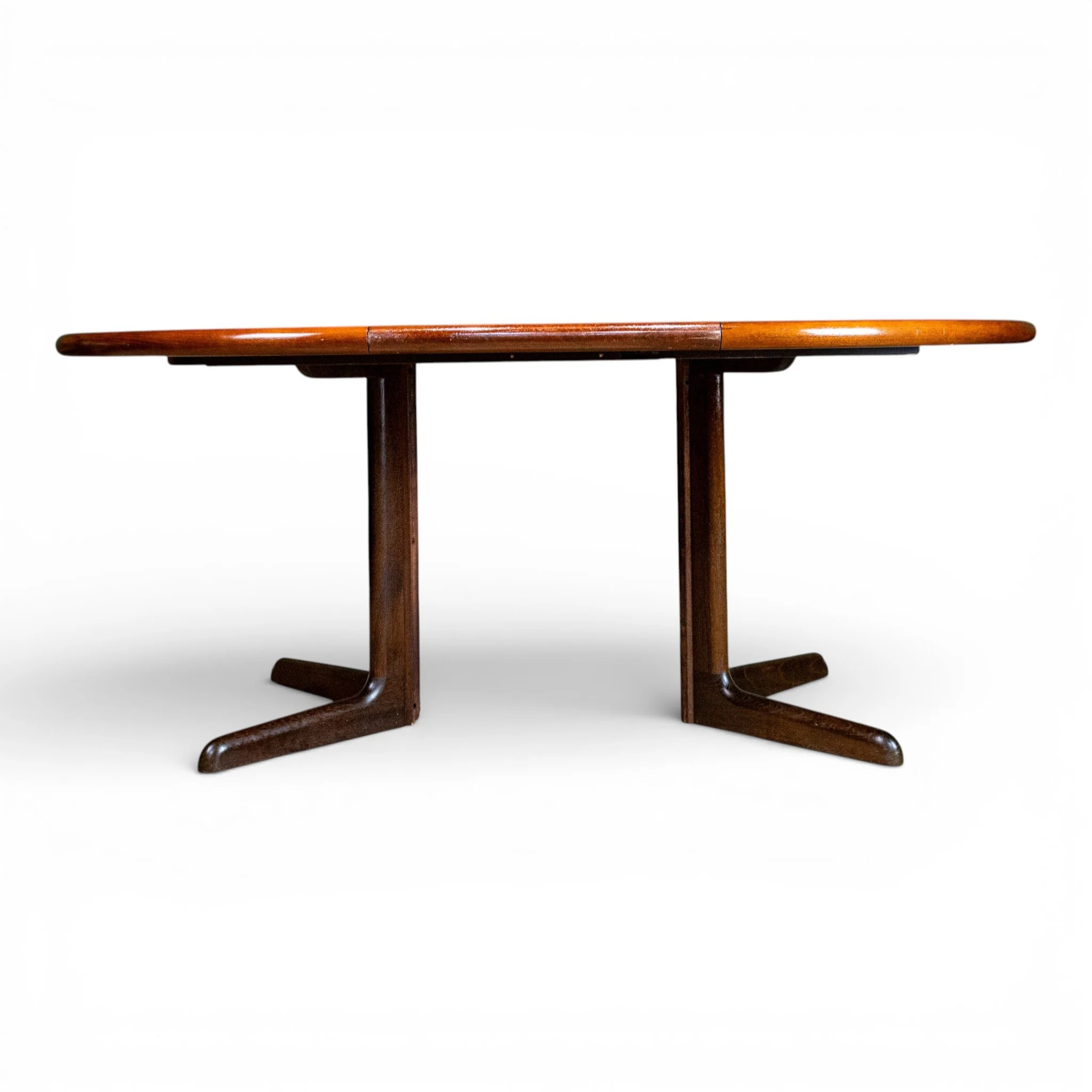 Gudme Møbelfabrik Rosewood Round Extending Dining Table