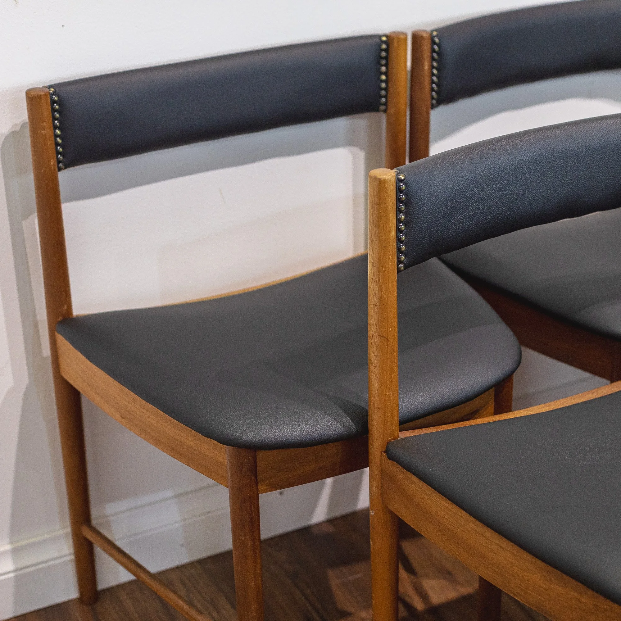 11 - Mcintosh 9533 Teak 6x Dining Chairs -7.jpg