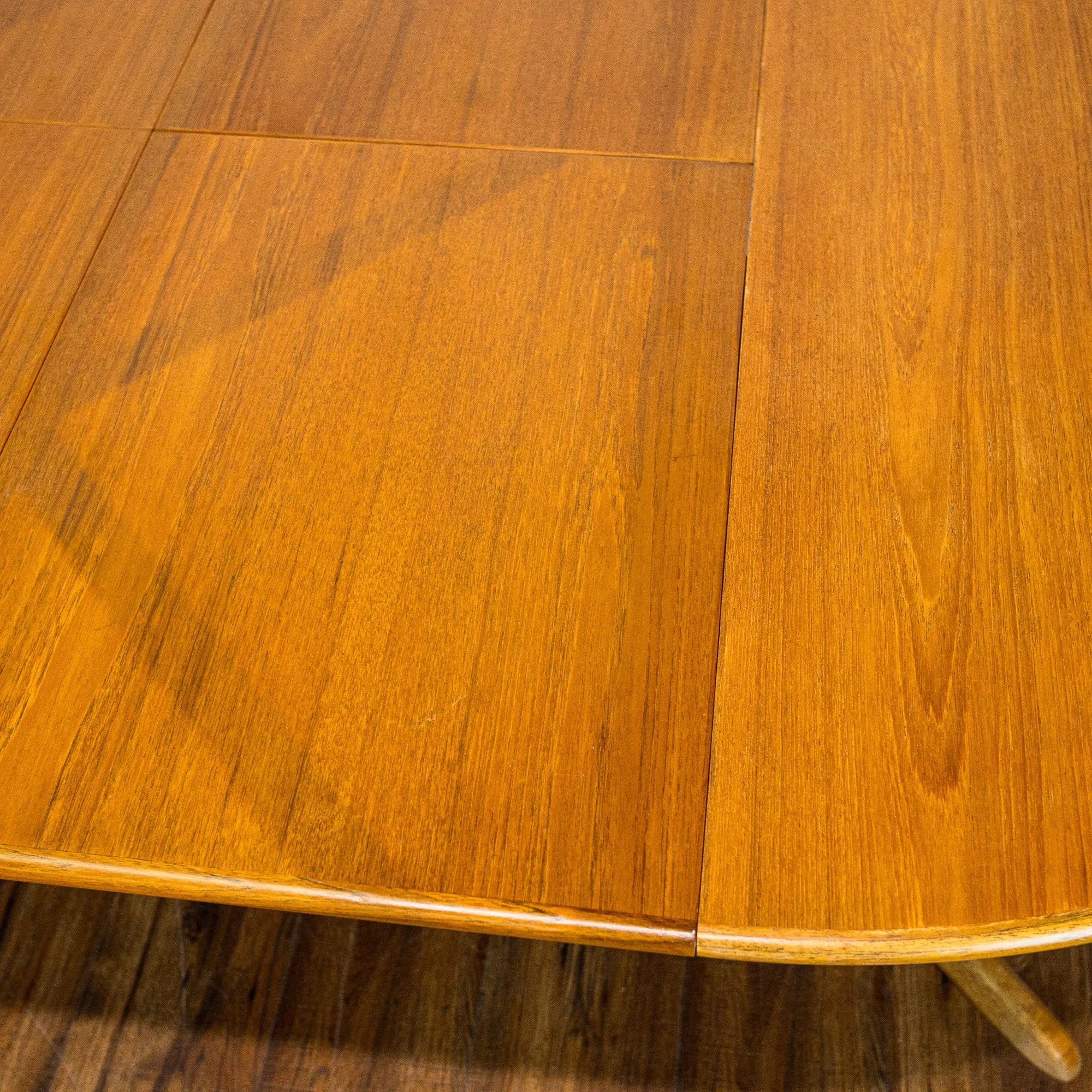 Gudme Mobelfabrik Model 451 Round Teak Extending Dining Table