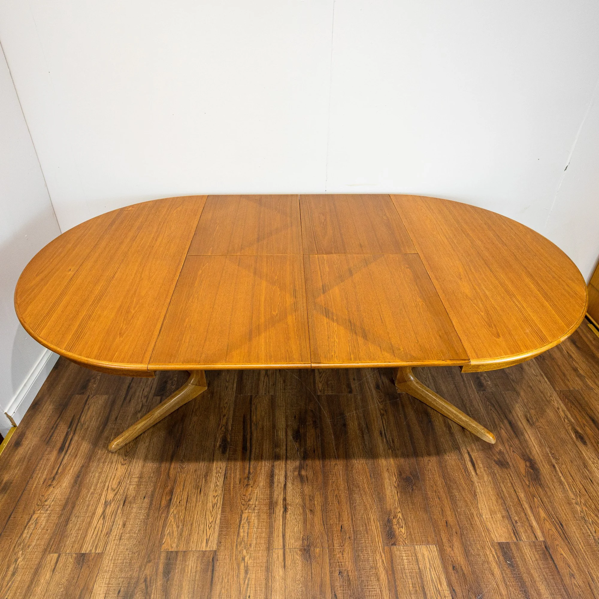 Gudme Mobelfabrik Model 451 Round Teak Extending Dining Table