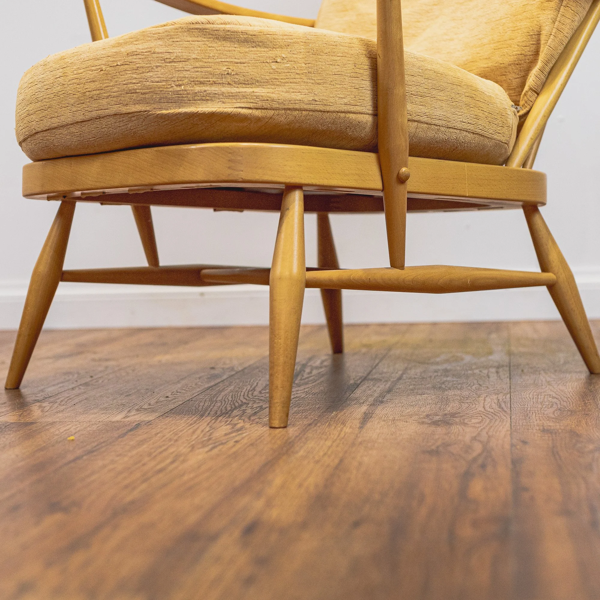 Ercol Blonde Elm Windsor Model 203 Armchair -5.jpg