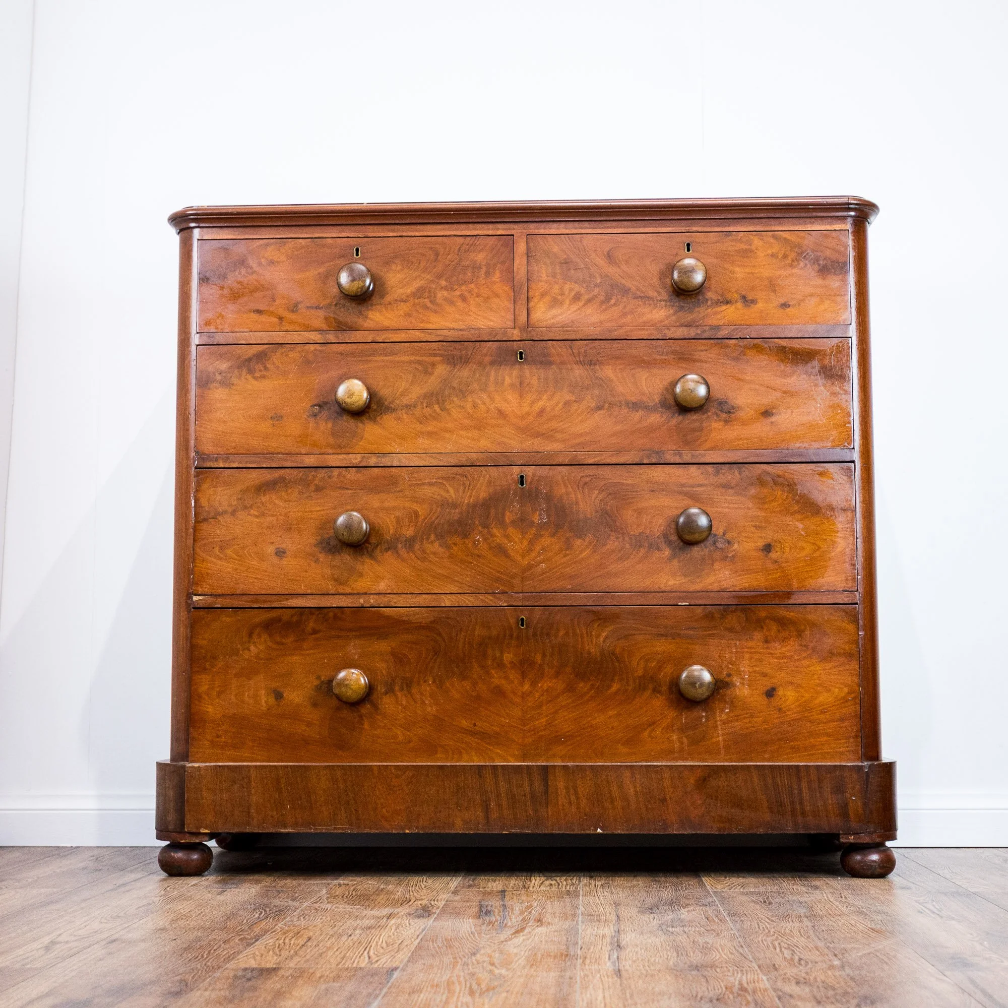 Victorian Flamed Mahogany Chest of 5 Drawers