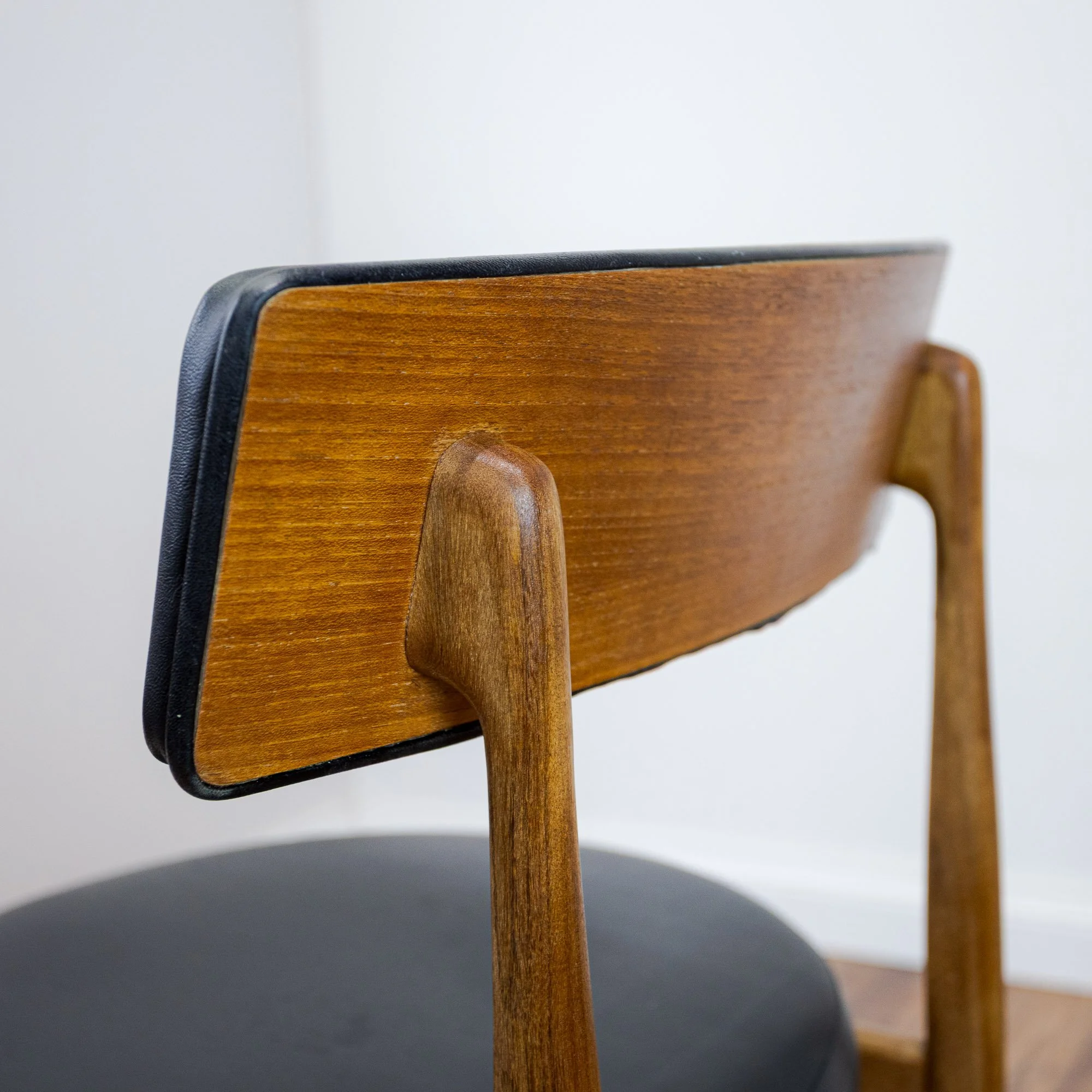 6x G Plan Fresco Round Dining Chairs by Victor B. Wilkins