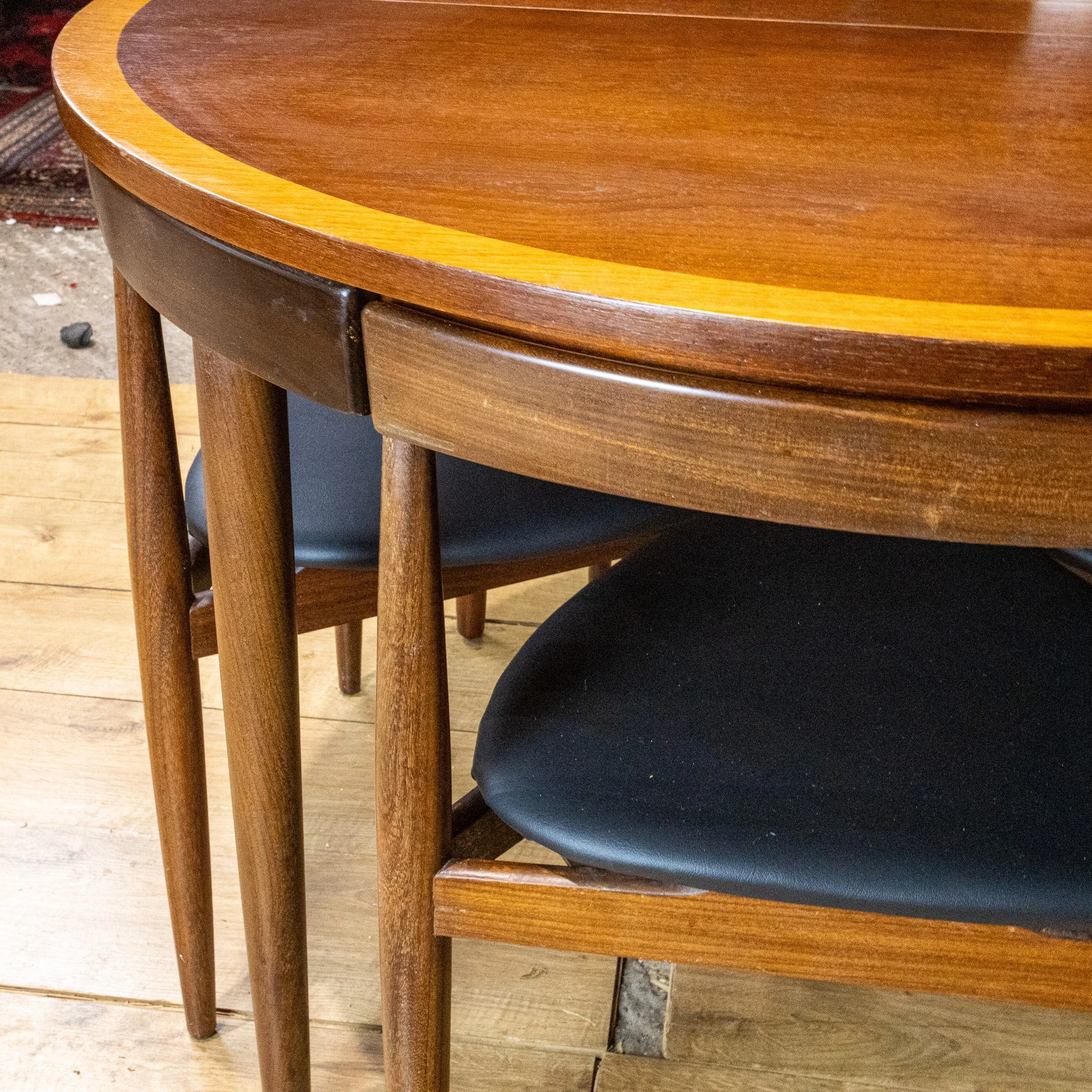 Frem Rolje Roundette Crossbanded Teak Dining Table & 4 Chairs