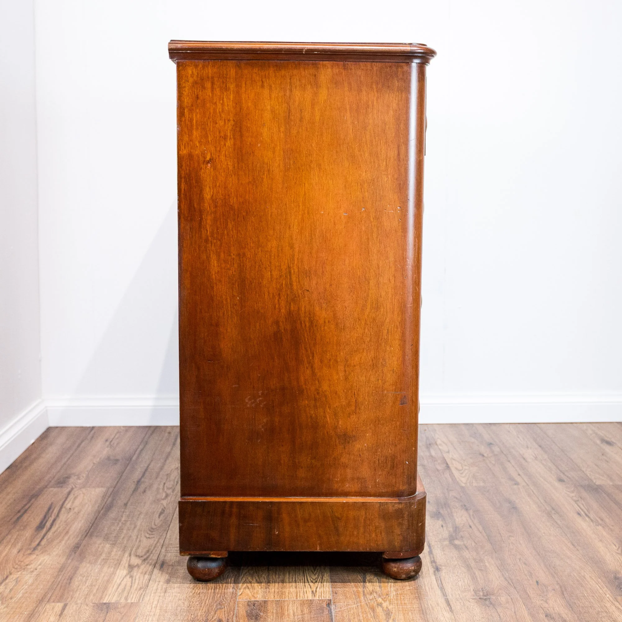 Victorian Flamed Mahogany Chest of 5 Drawers