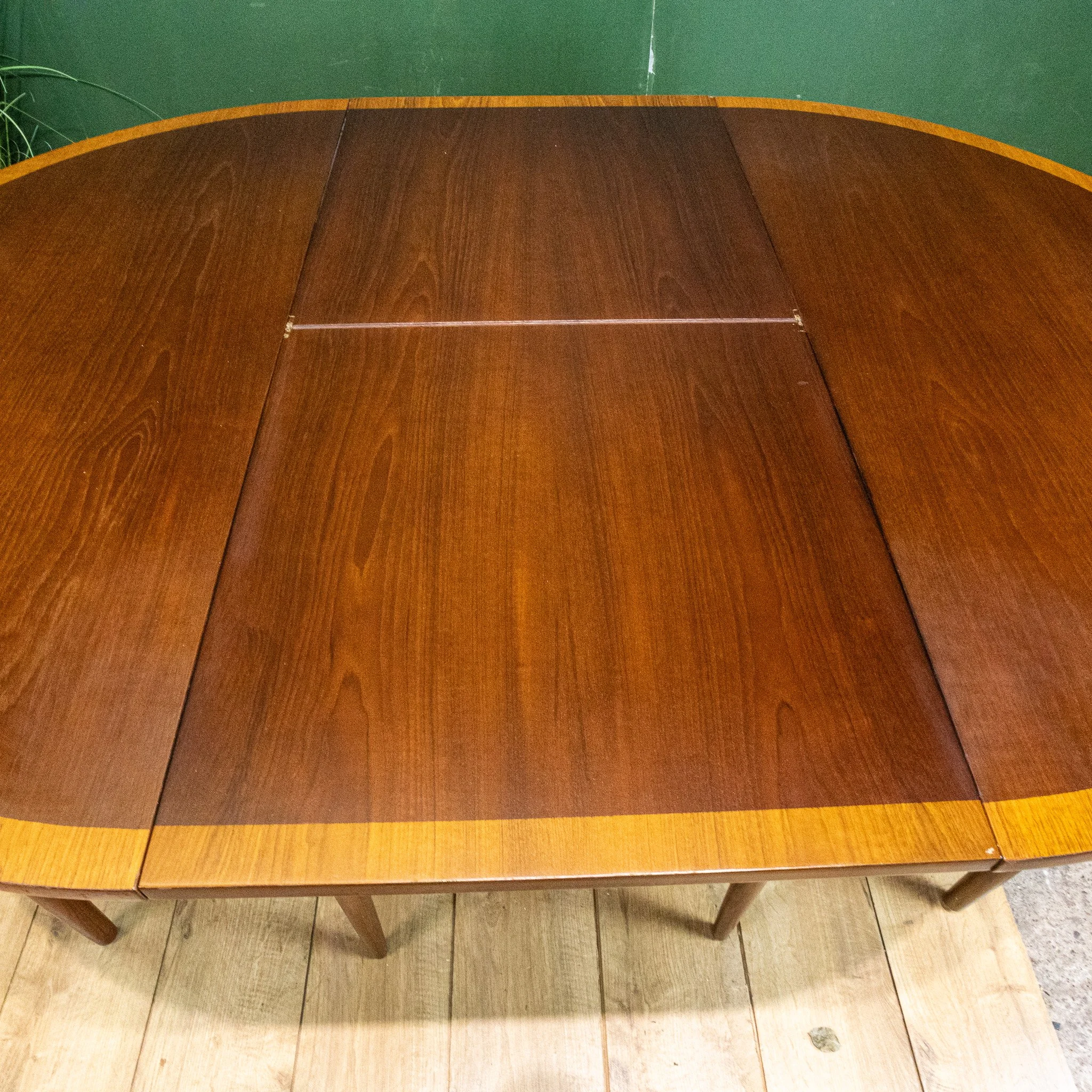 Frem Rolje Roundette Crossbanded Teak Dining Table & 4 Chairs