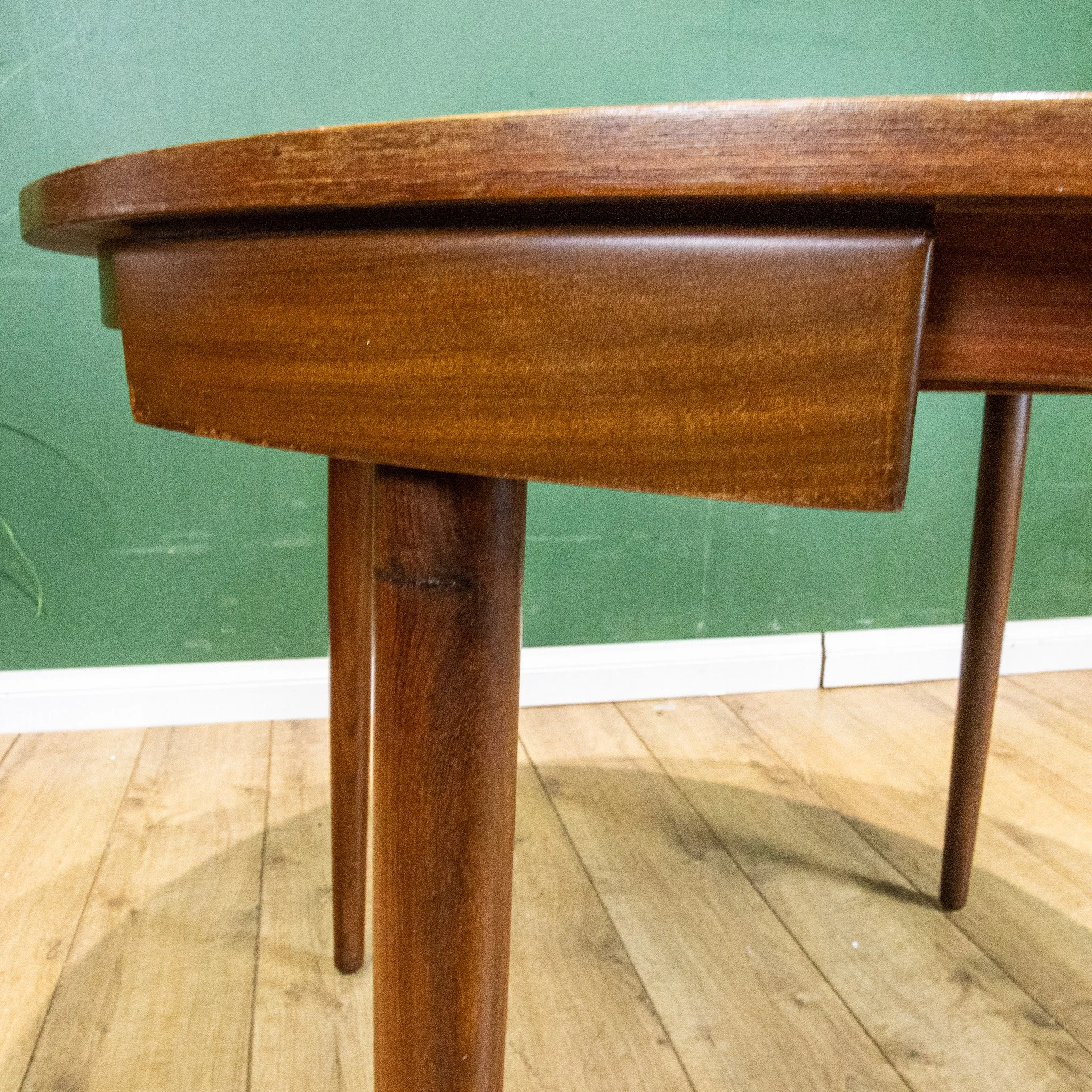 Frem Rolje Roundette Crossbanded Teak Dining Table & 4 Chairs