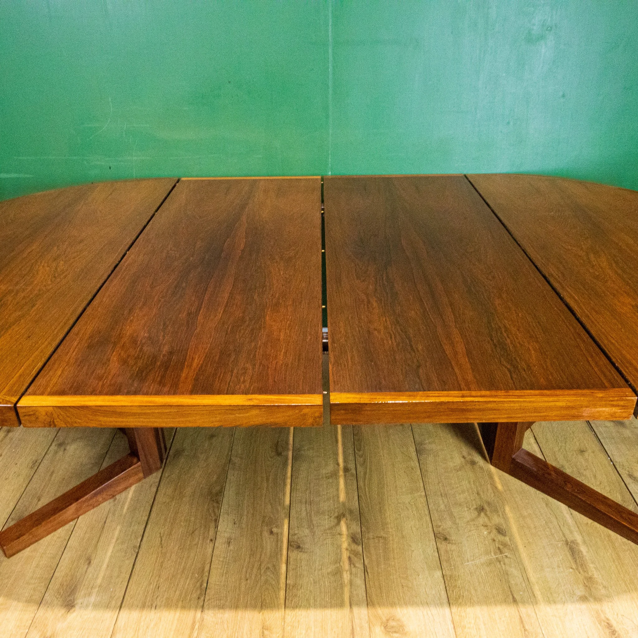 Round Extending Rosewood Dining Table by John Mortensen for Heltborg Møbler