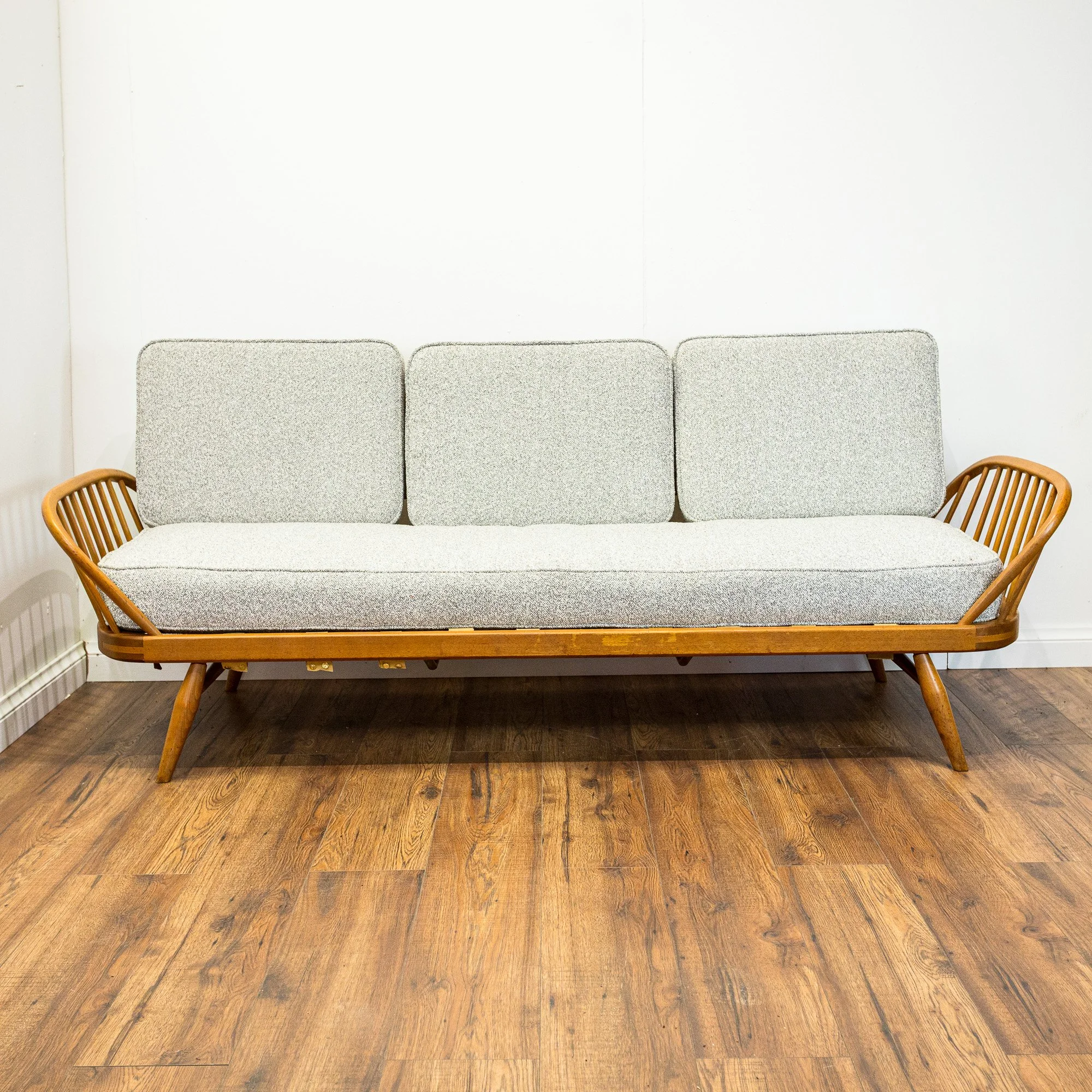 Ercol Model 355 Blonde Elm Studio Couch / Daybed