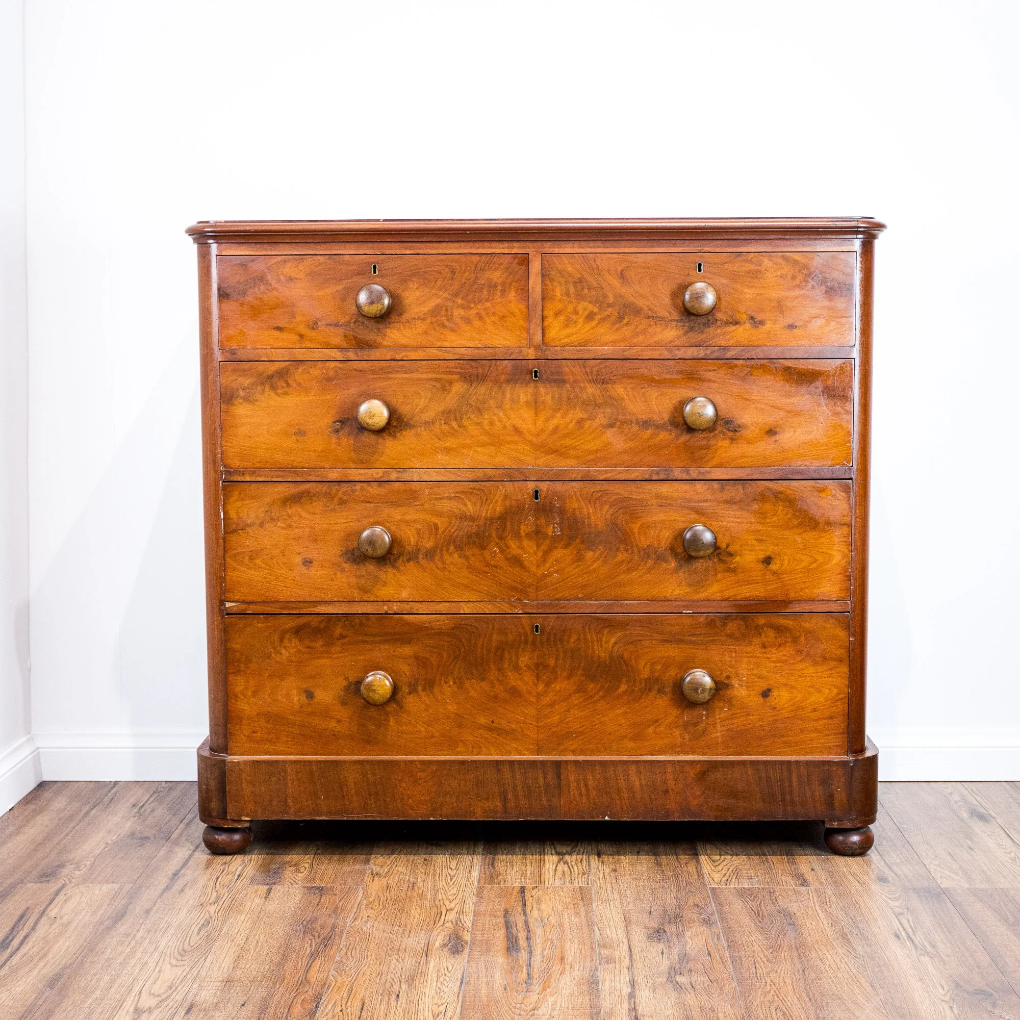 Victorian Flamed Mahogany Chest of 5 Drawers