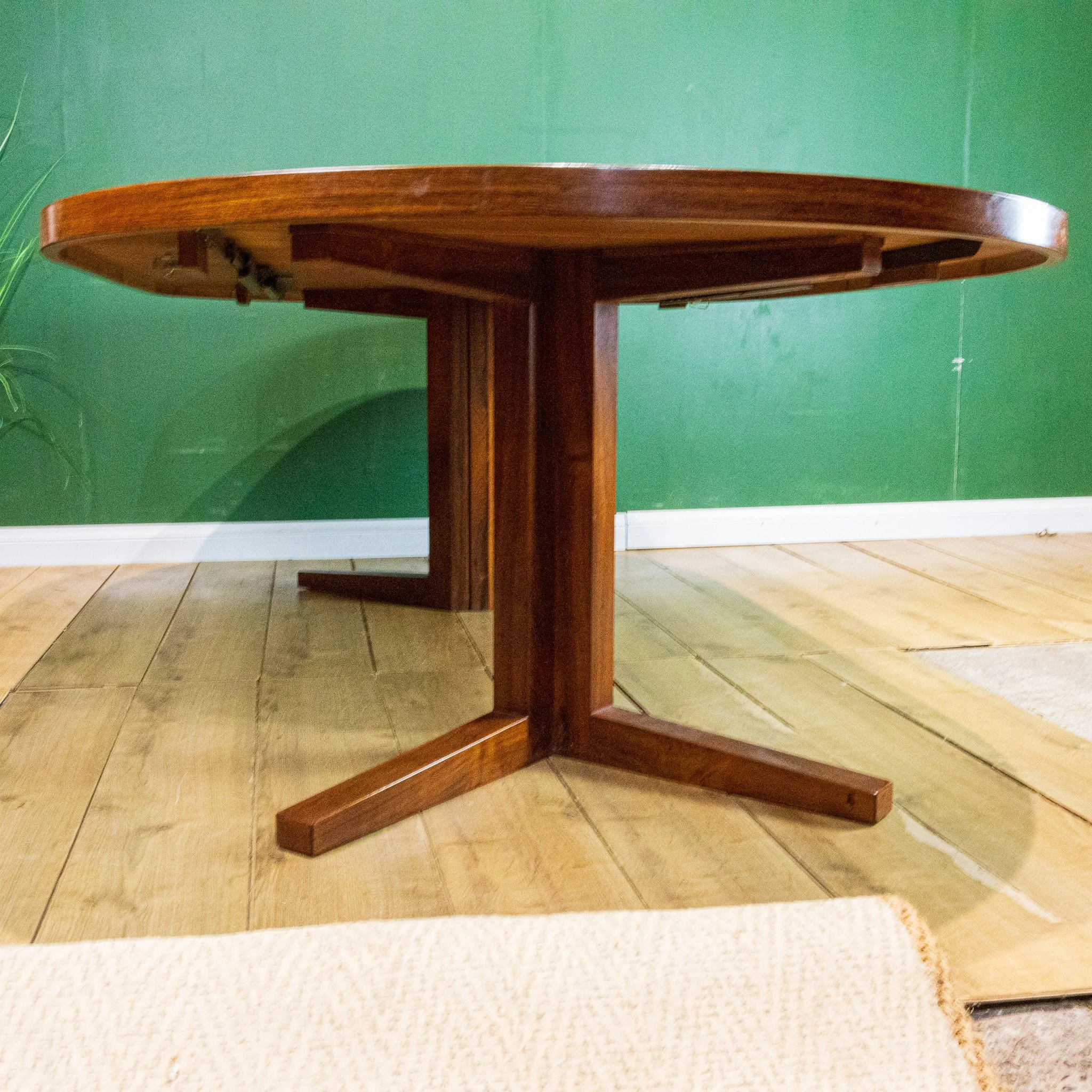 Round Extending Rosewood Dining Table by John Mortensen for Heltborg Møbler