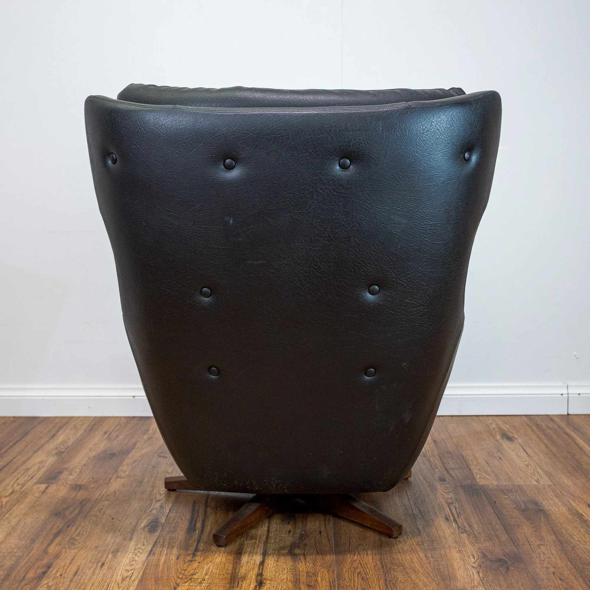 Parker Knoll ‘Statesman’ Armchair in Black Leatherette