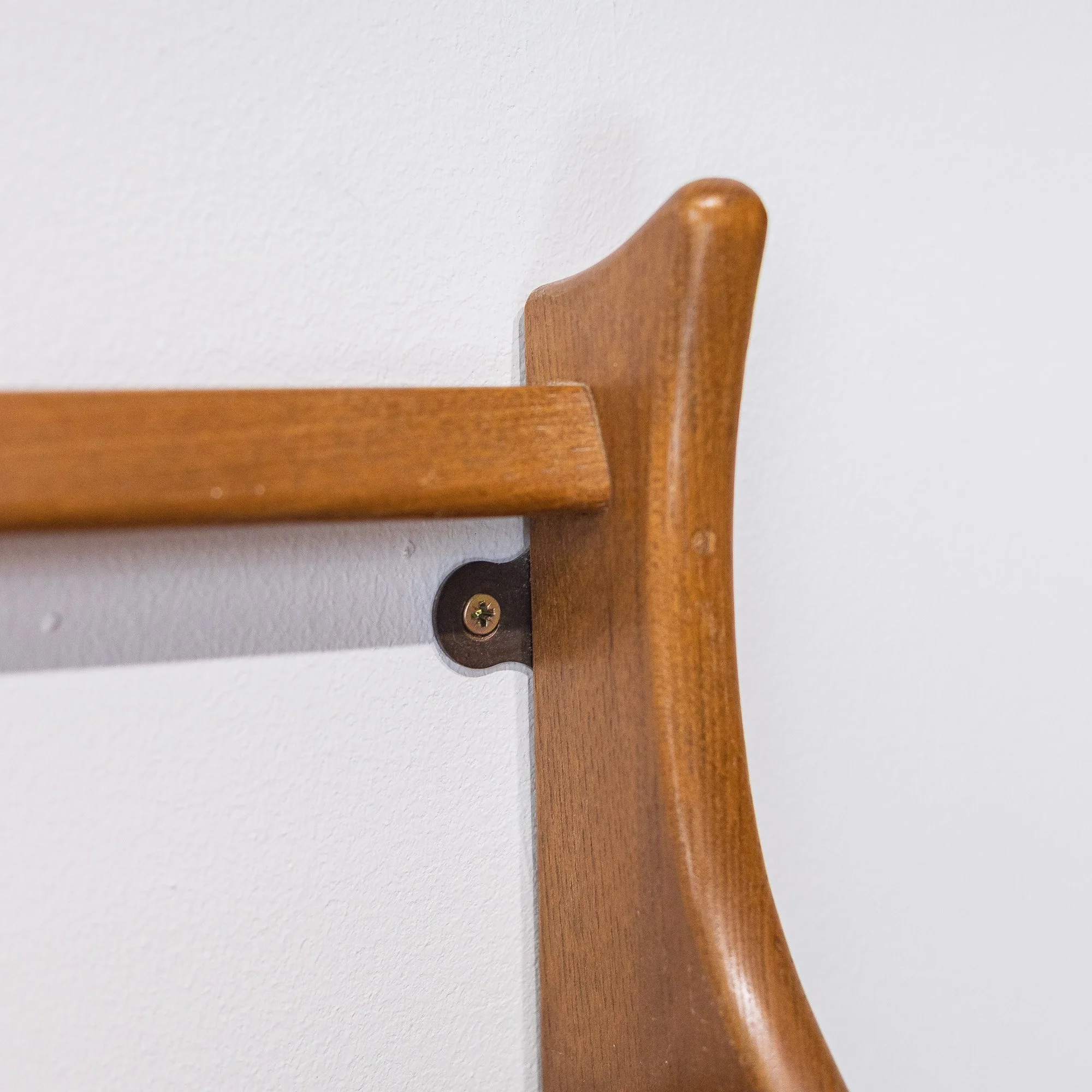 22. Ercol Blue Label Elm Plate Rack Model 287-9.jpg