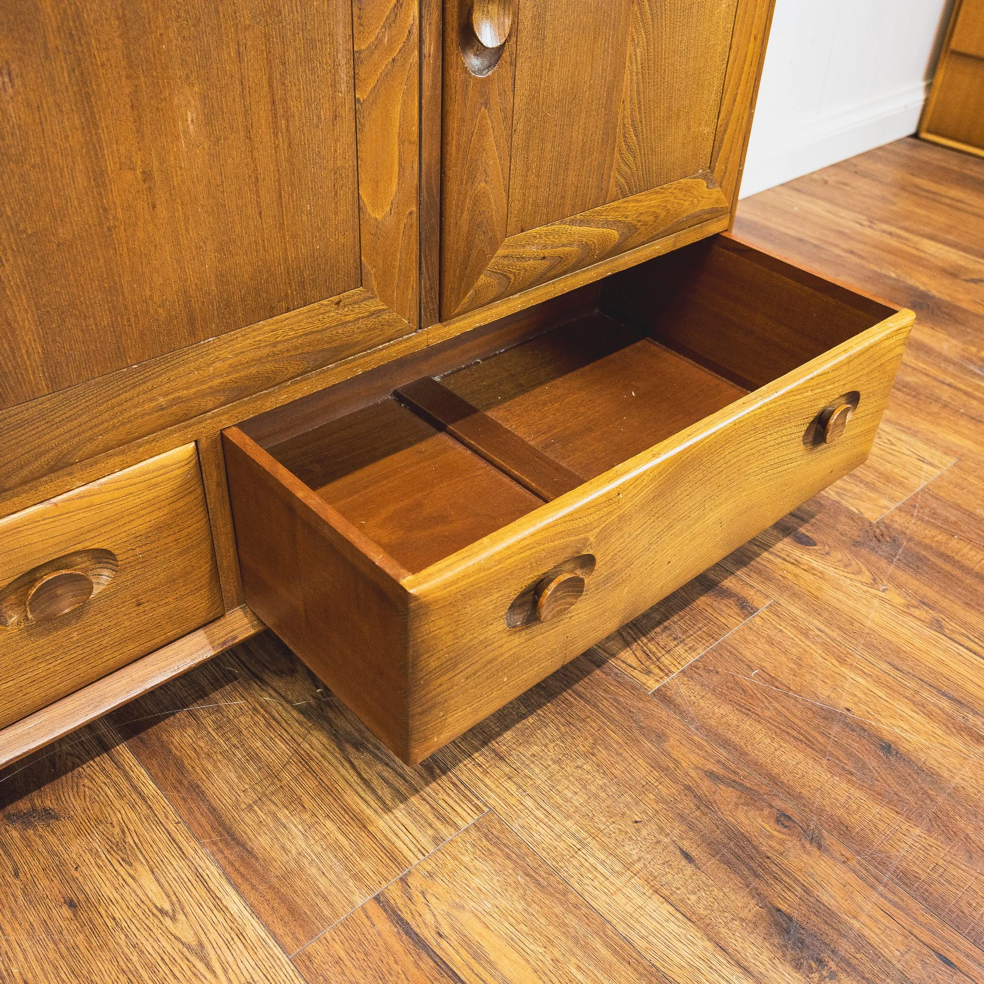 8 - Ercol Windsor Elm Model 468 Sideboard on wheeled castors -9.jpg