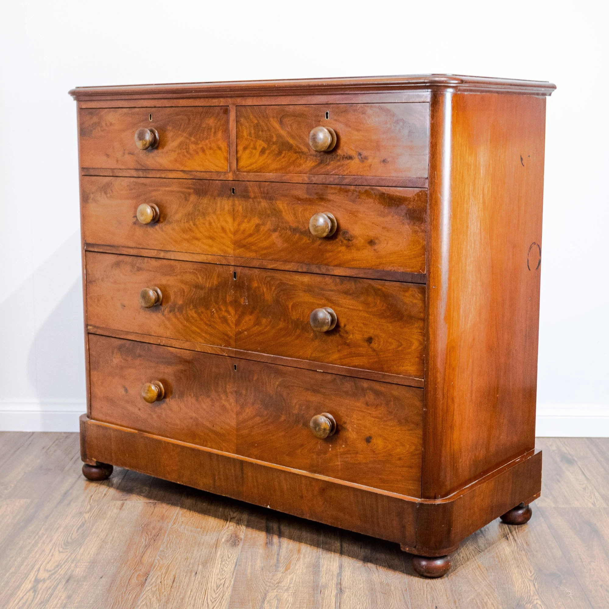 Victorian Flamed Mahogany Chest of 5 Drawers