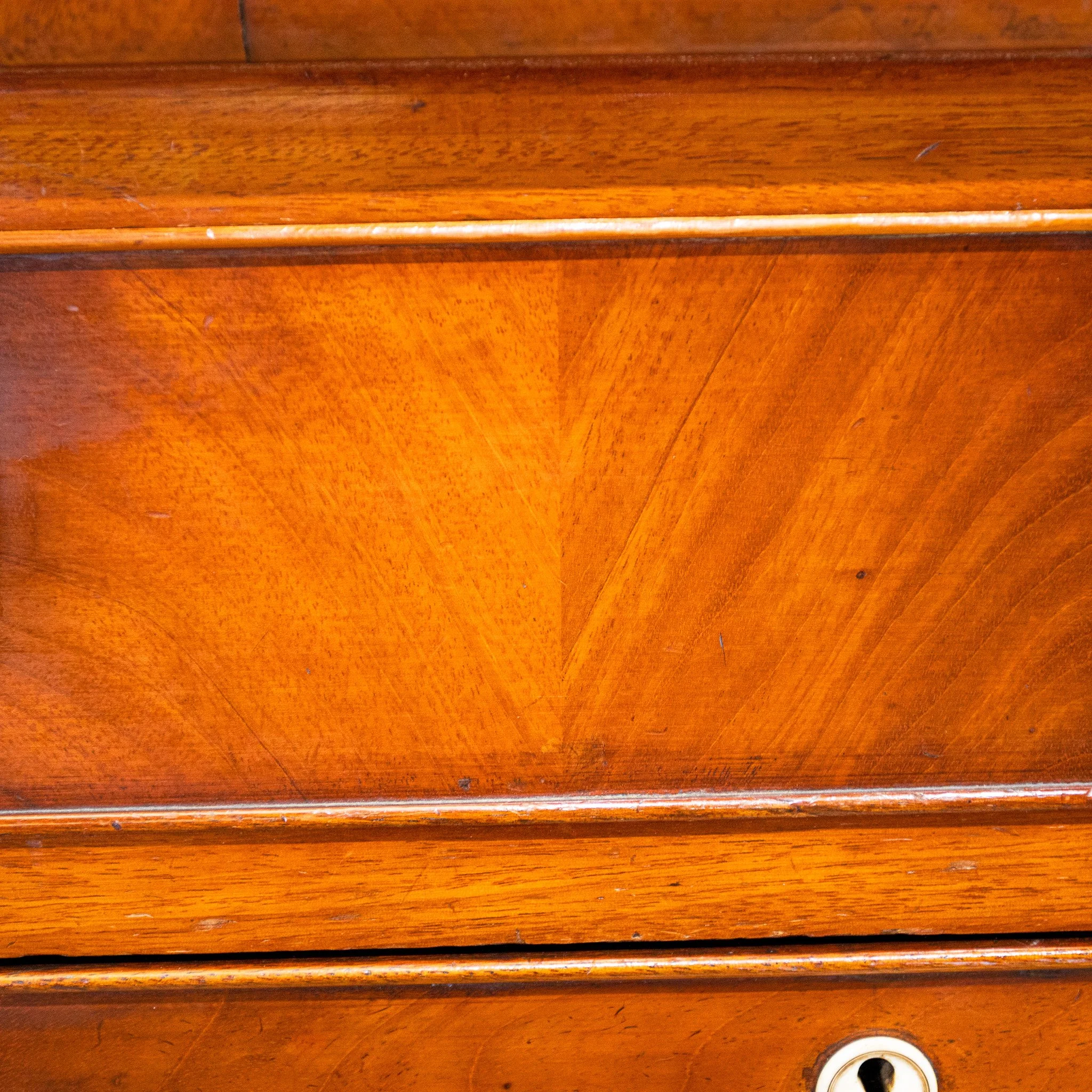 Large Flamed Mahogany Scotch Chest of 5 Drawers