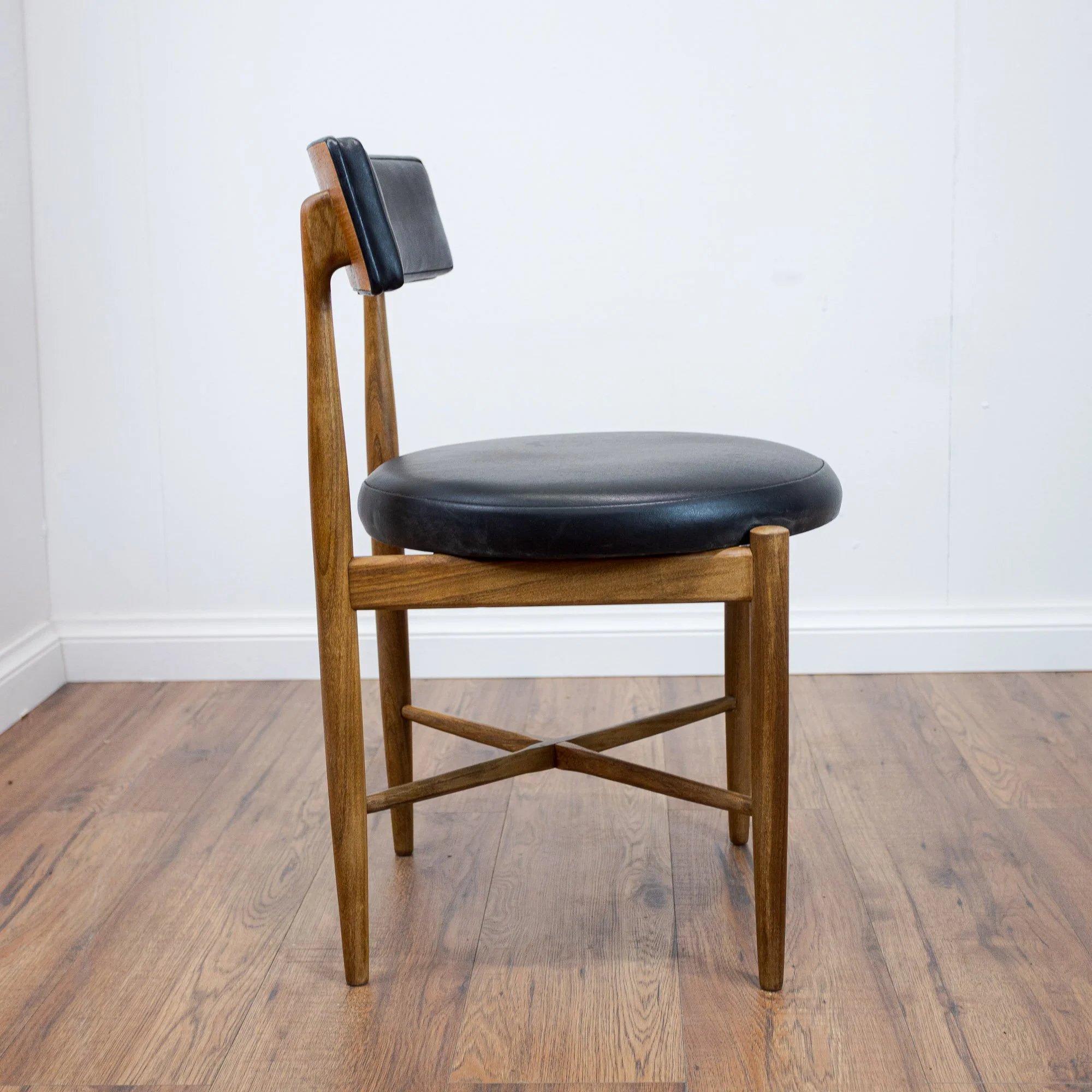 6x G Plan Fresco Round Dining Chairs by Victor B. Wilkins