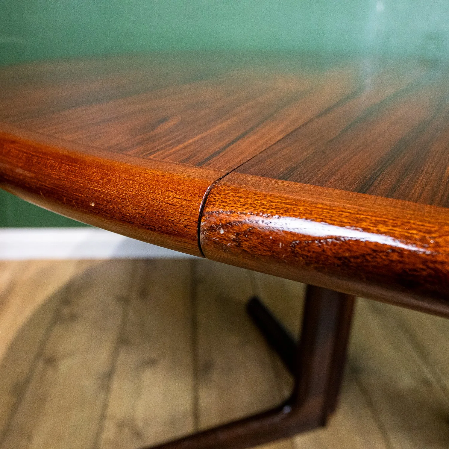 Gudme Møbelfabrik Rosewood Round Extending Dining Table