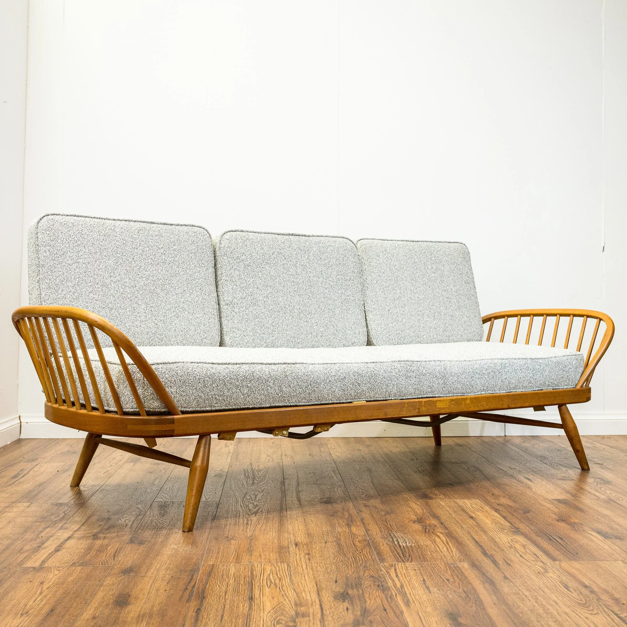 Ercol Model 355 Blonde Elm Studio Couch / Daybed