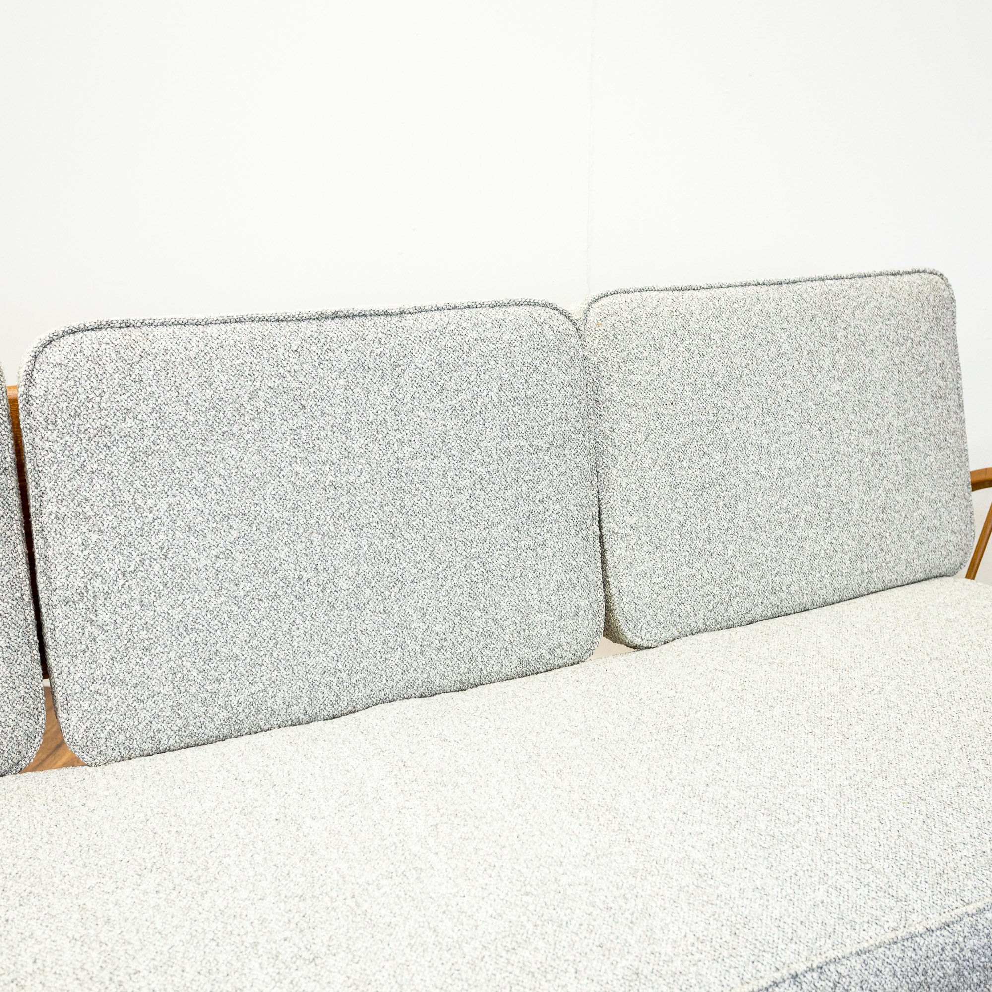 Ercol Model 355 Blonde Elm Studio Couch / Daybed