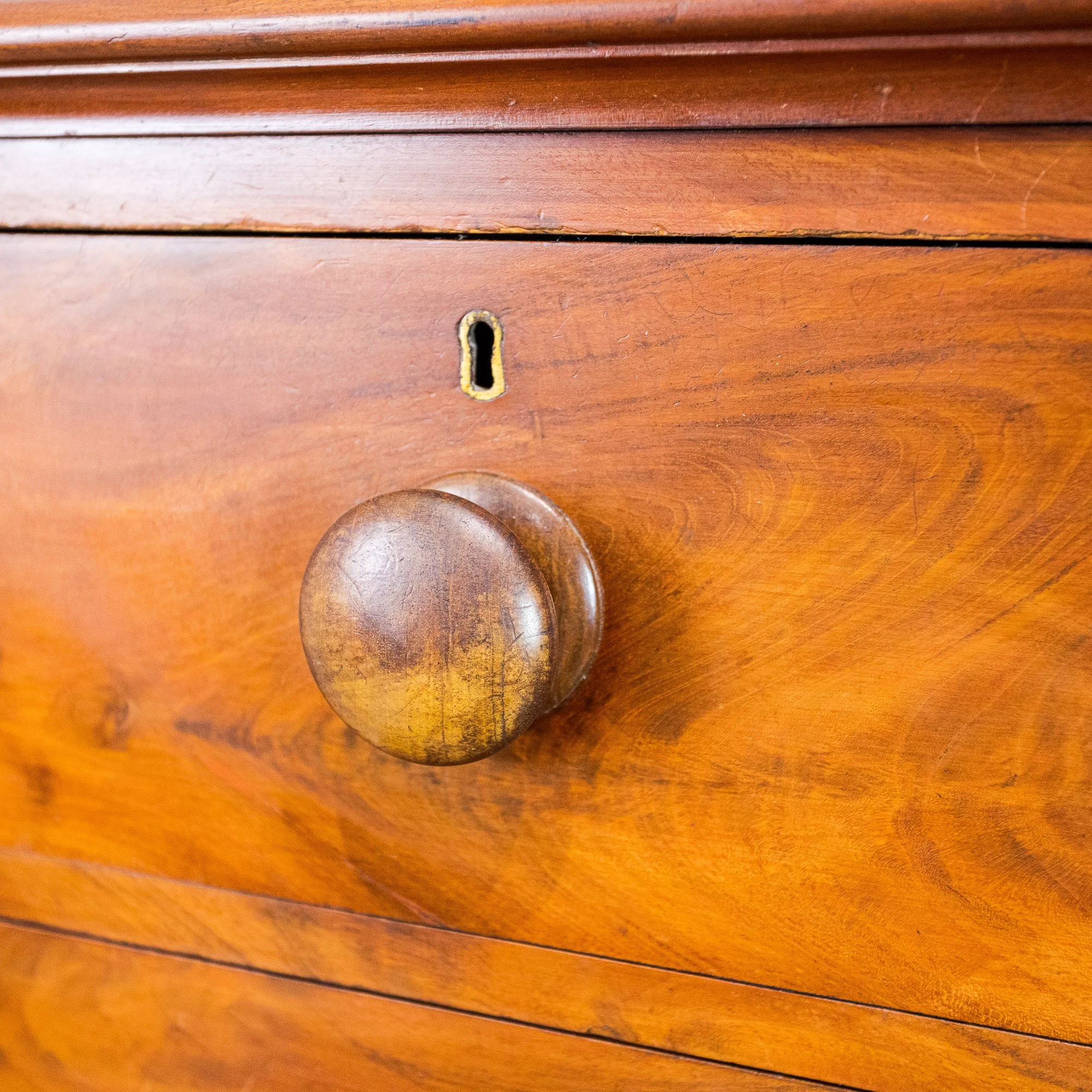 Victorian Flamed Mahogany Chest of 5 Drawers
