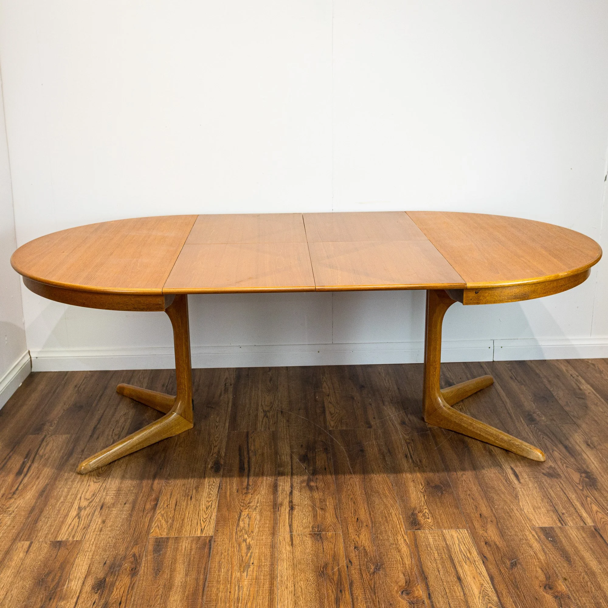 Gudme Mobelfabrik Model 451 Round Teak Extending Dining Table