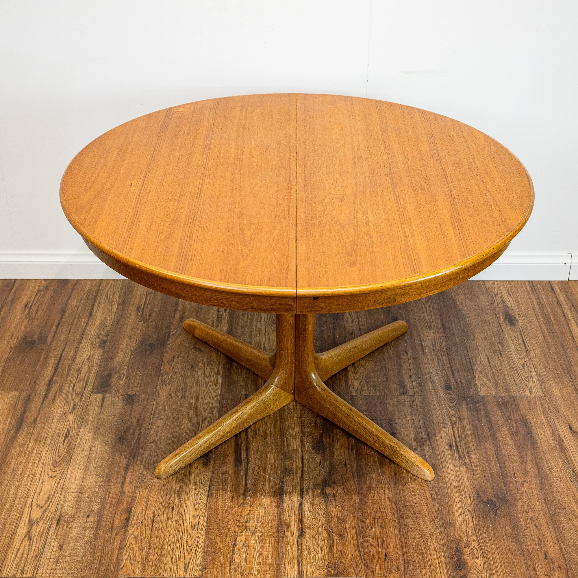 Gudme Mobelfabrik Model 451 Round Teak Extending Dining Table