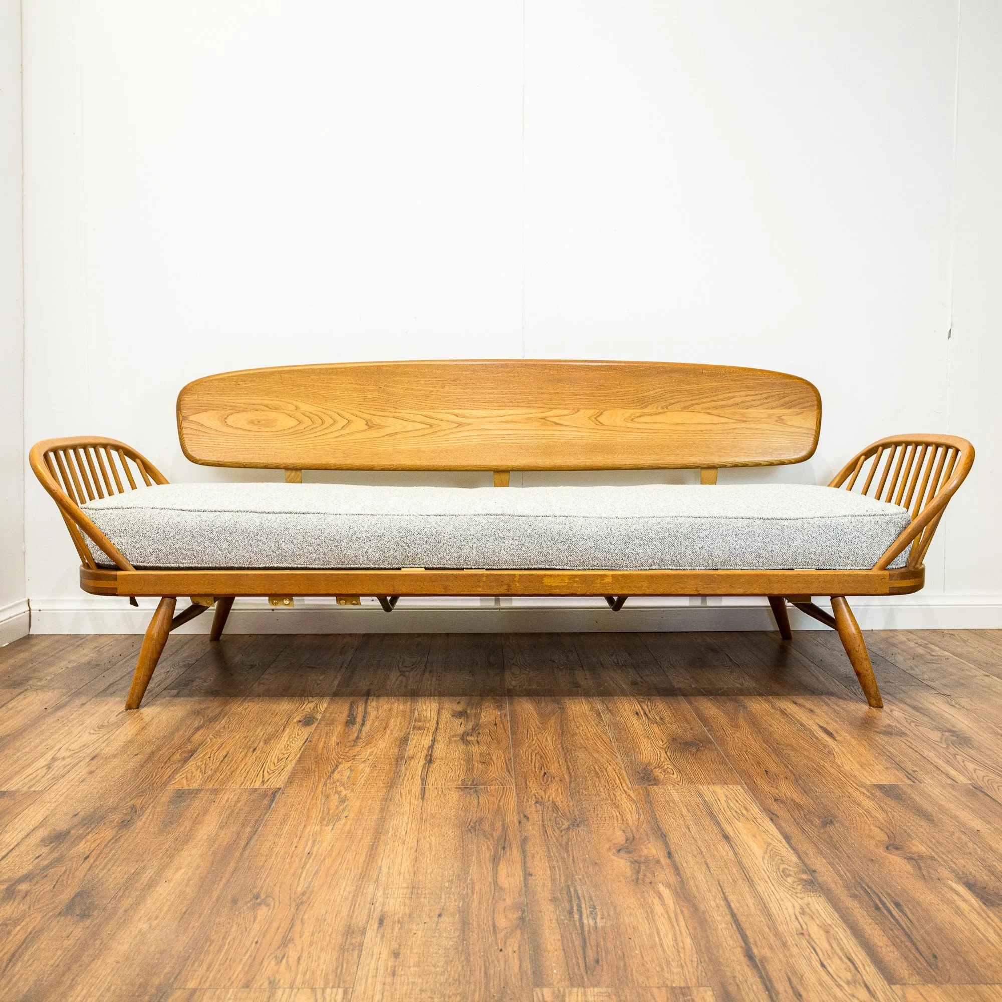 Ercol Model 355 Blonde Elm Studio Couch / Daybed
