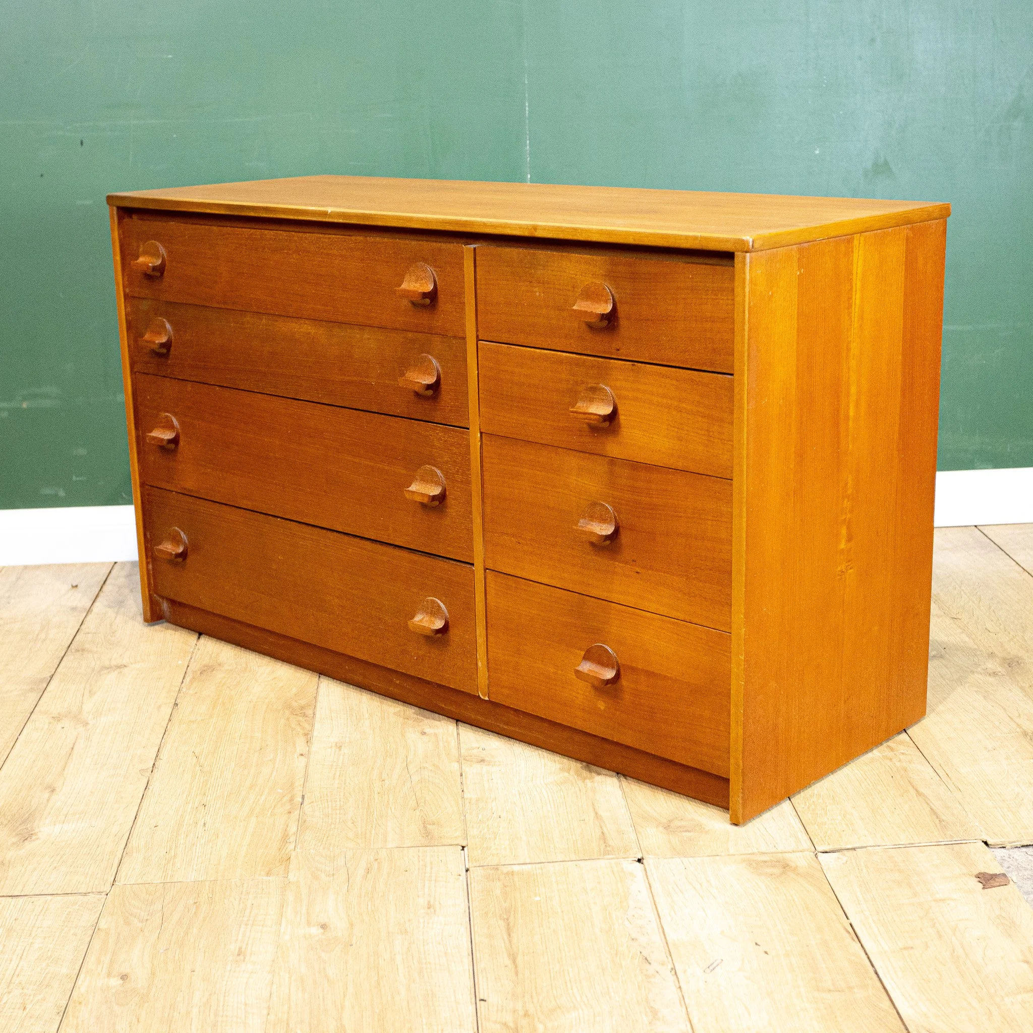 Stag Cantana Chest of 8 Drawers