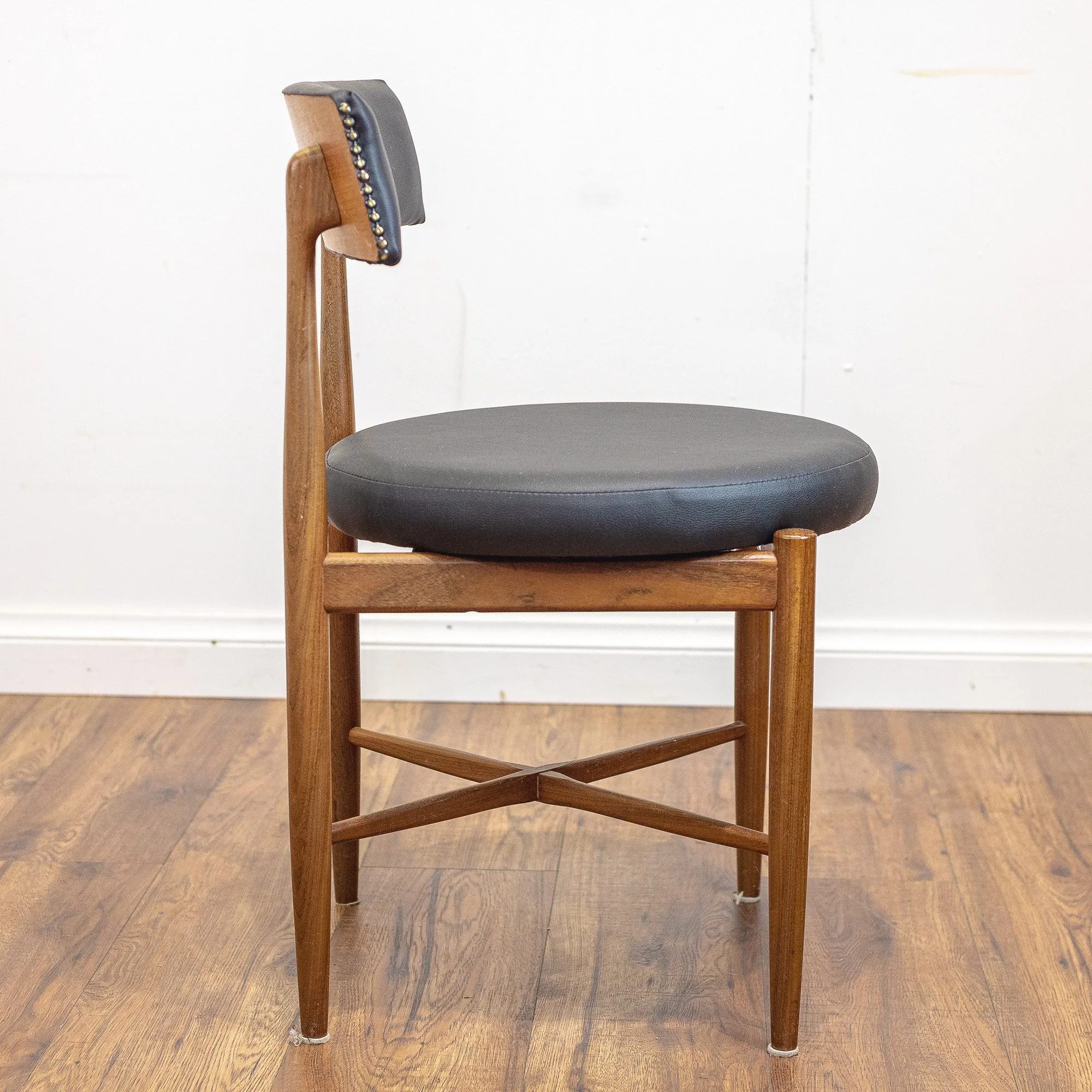 10 - G Plan Fresco 6x Round Dining Chairs by V.B. Wilkins -15.jpg