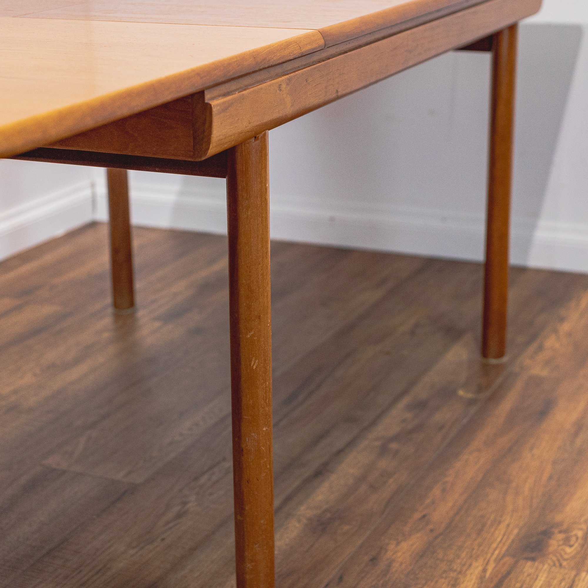 White & Newton Rectangular Teak Extending Dining Table -14.jpg